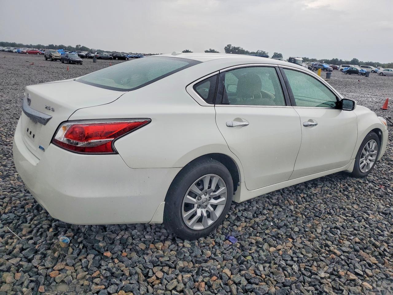 2014 Nissan Altima 2.5 S White vin: 1N4AL3AP6EC329774