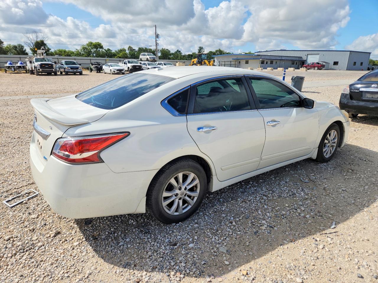 2014 Nissan Altima 2.5 S White vin: 1N4AL3AP6EC415778