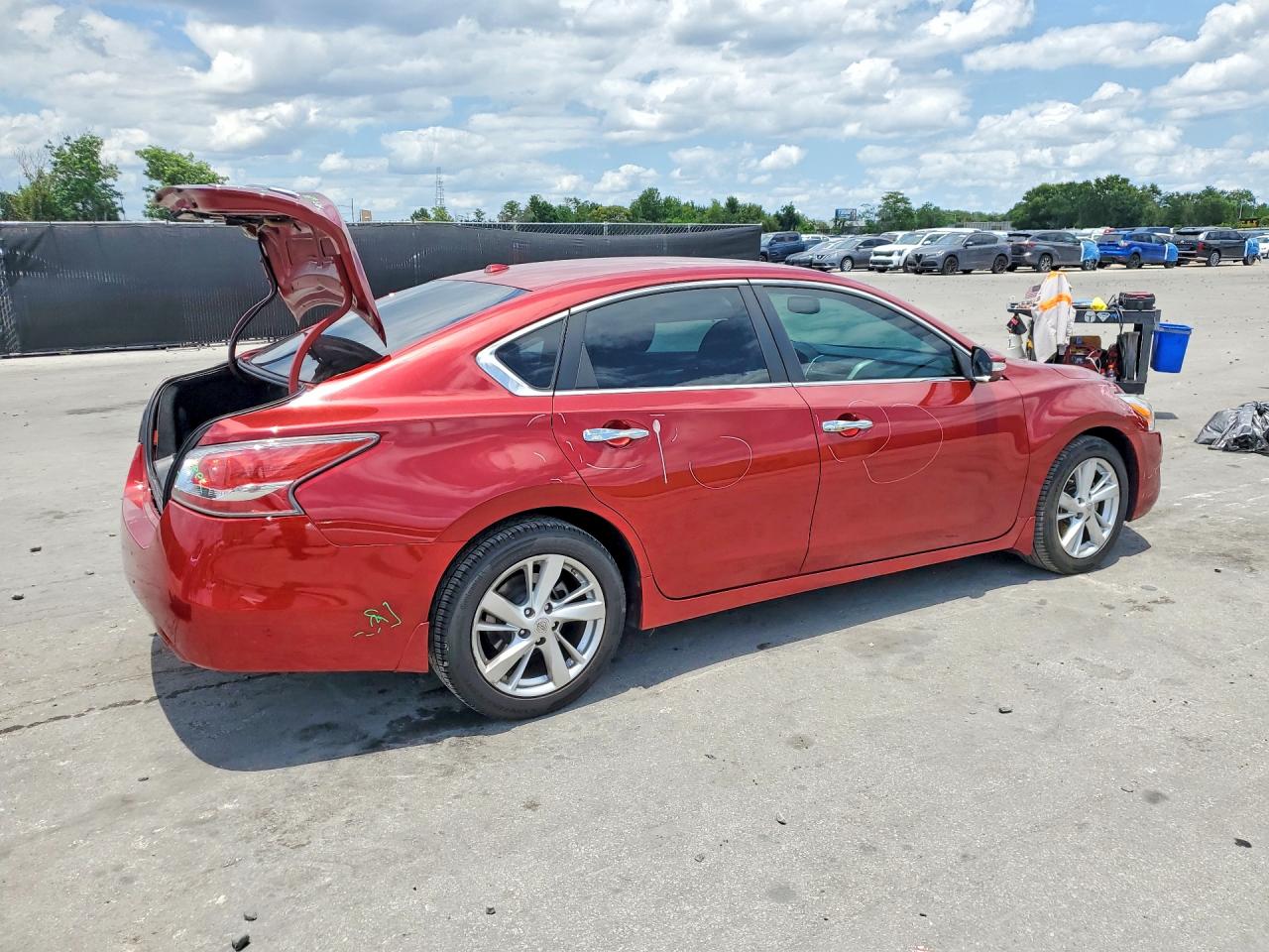 2014 Nissan Altima 2.5 Red vin: 1N4AL3AP6EN211261