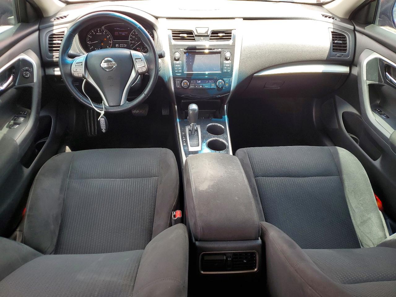 2014 Nissan Altima 2.5 Red vin: 1N4AL3AP6EN211261