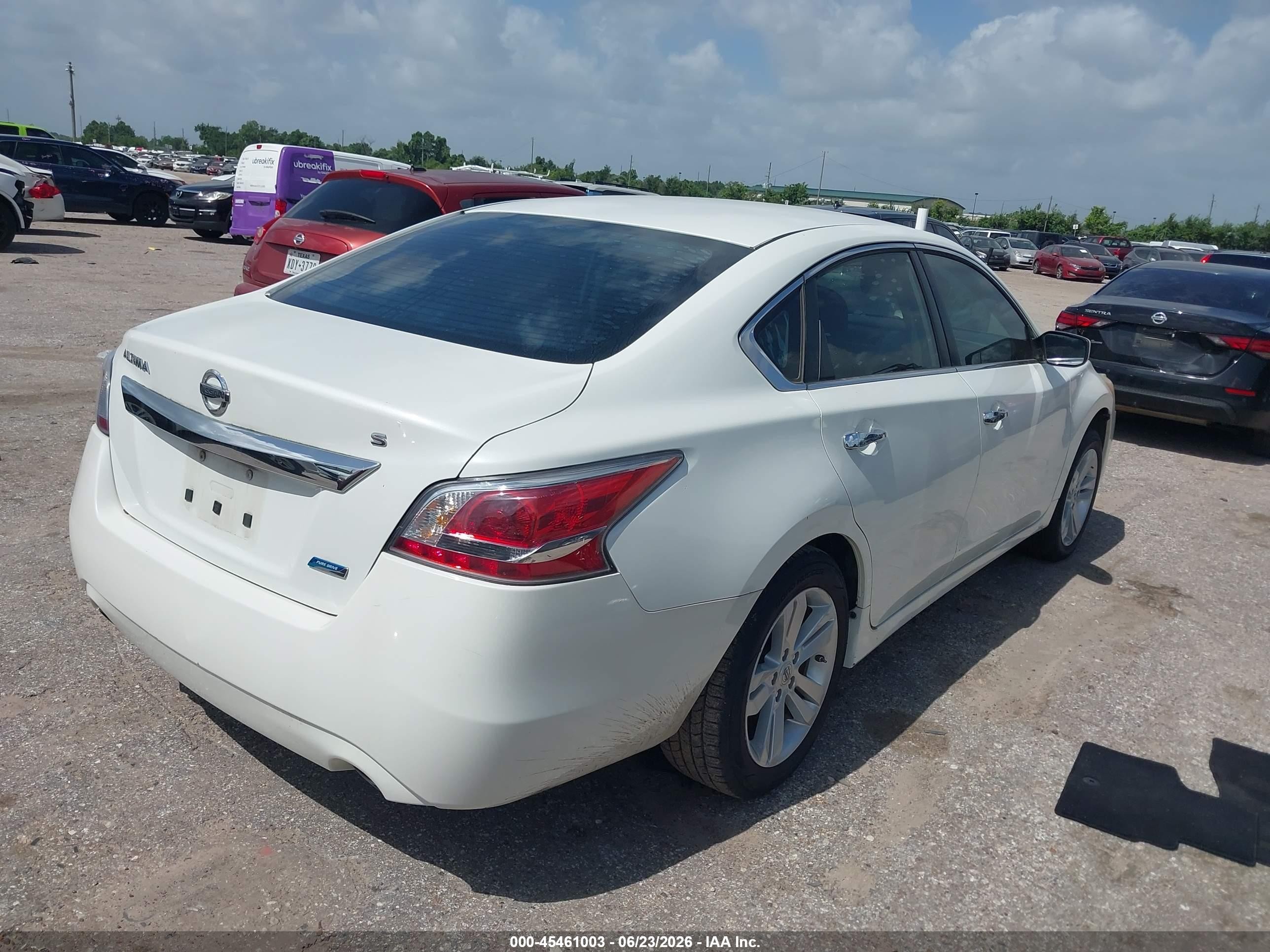 2014 Nissan Altima 2.5 S White vin: 1N4AL3AP6EN214242