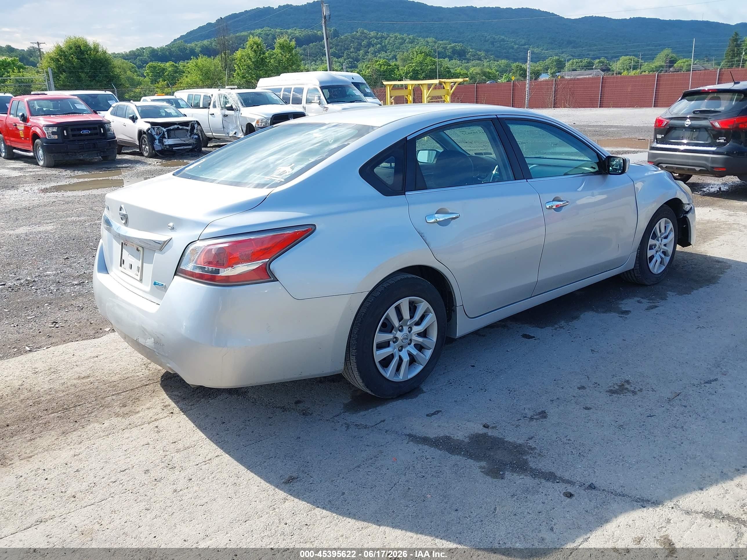 2014 Nissan Altima 2.5 S Silver vin: 1N4AL3AP6EN223121