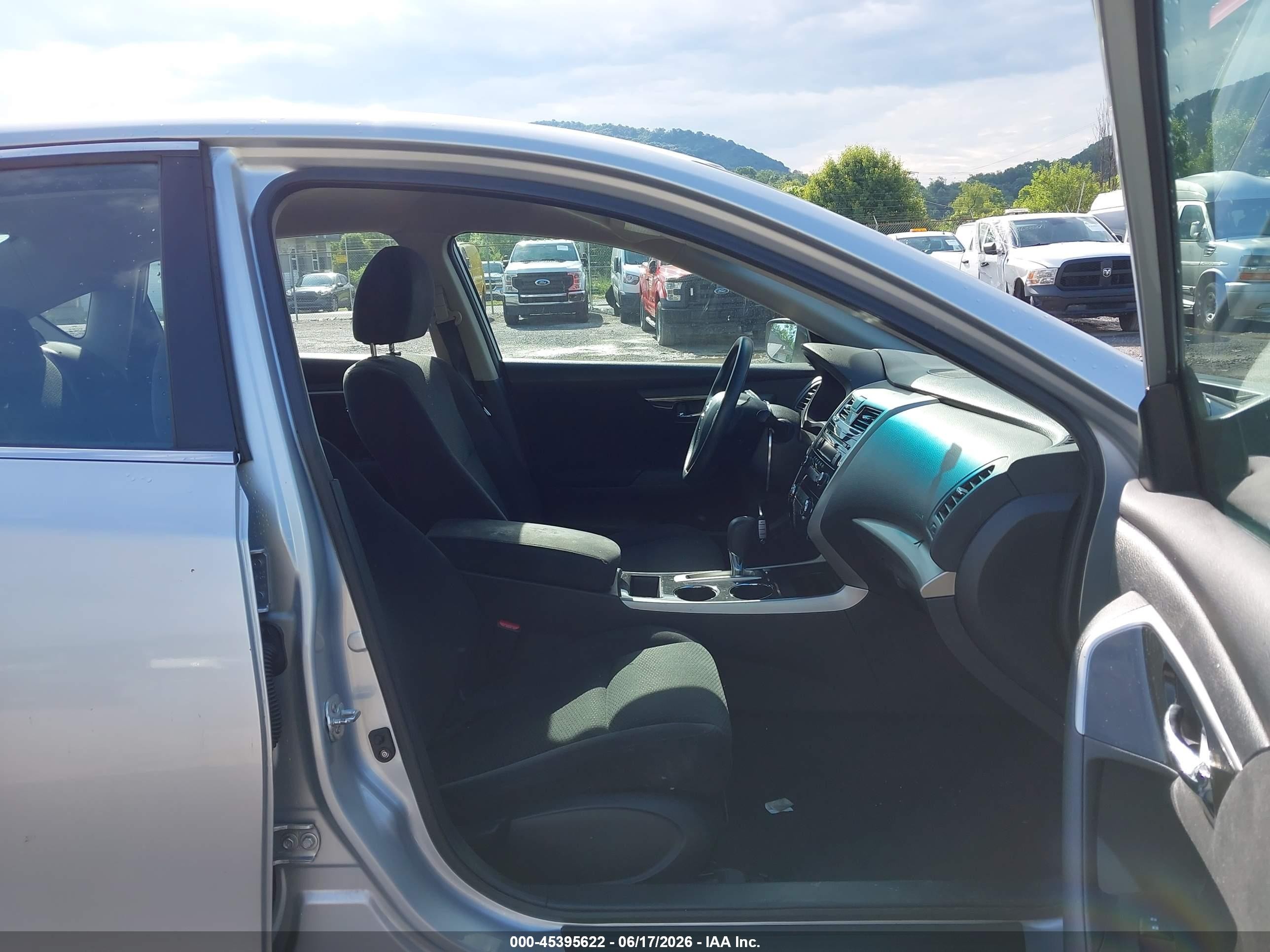 2014 Nissan Altima 2.5 S Silver vin: 1N4AL3AP6EN223121