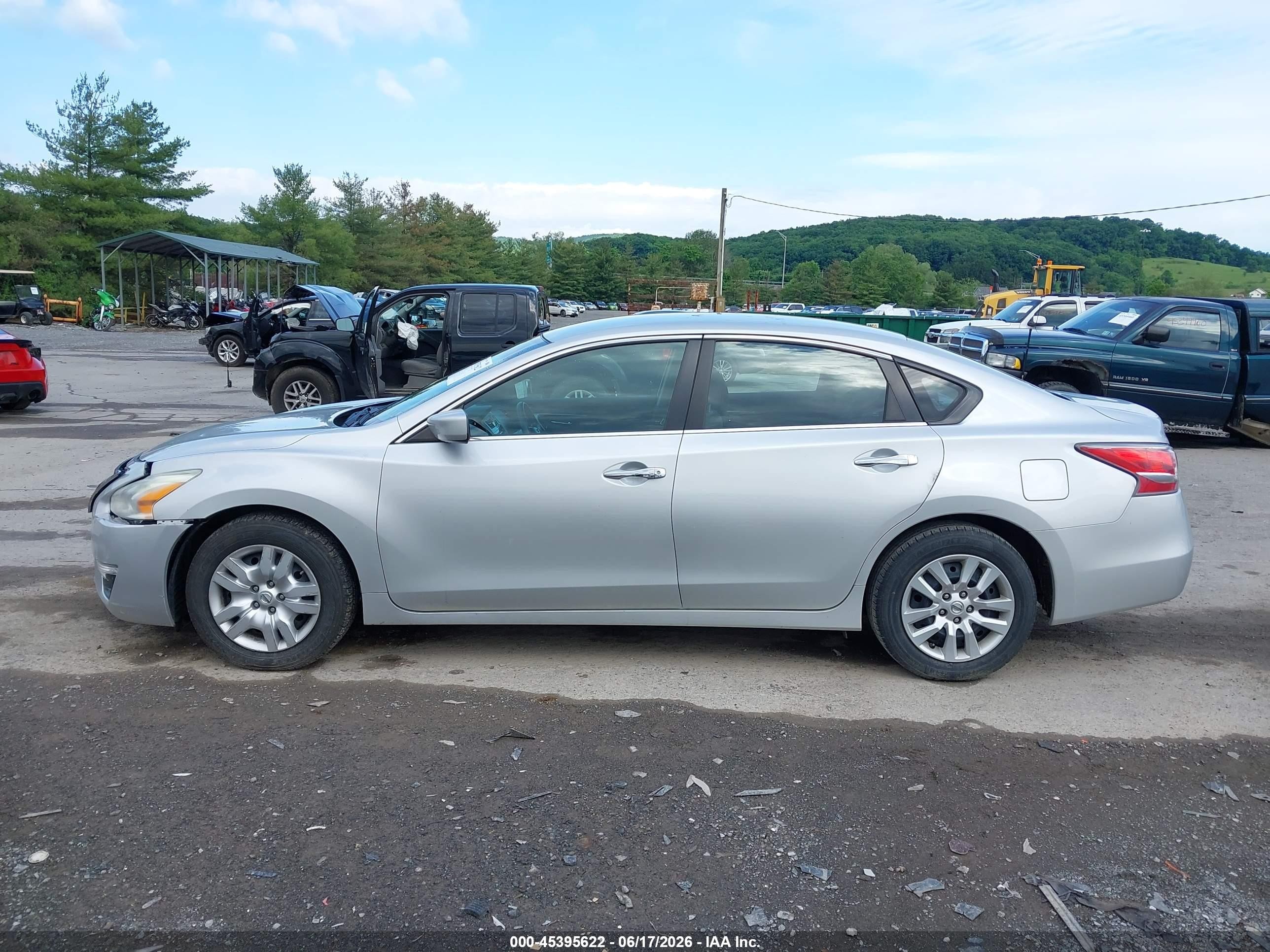 2014 Nissan Altima 2.5 S Silver vin: 1N4AL3AP6EN223121