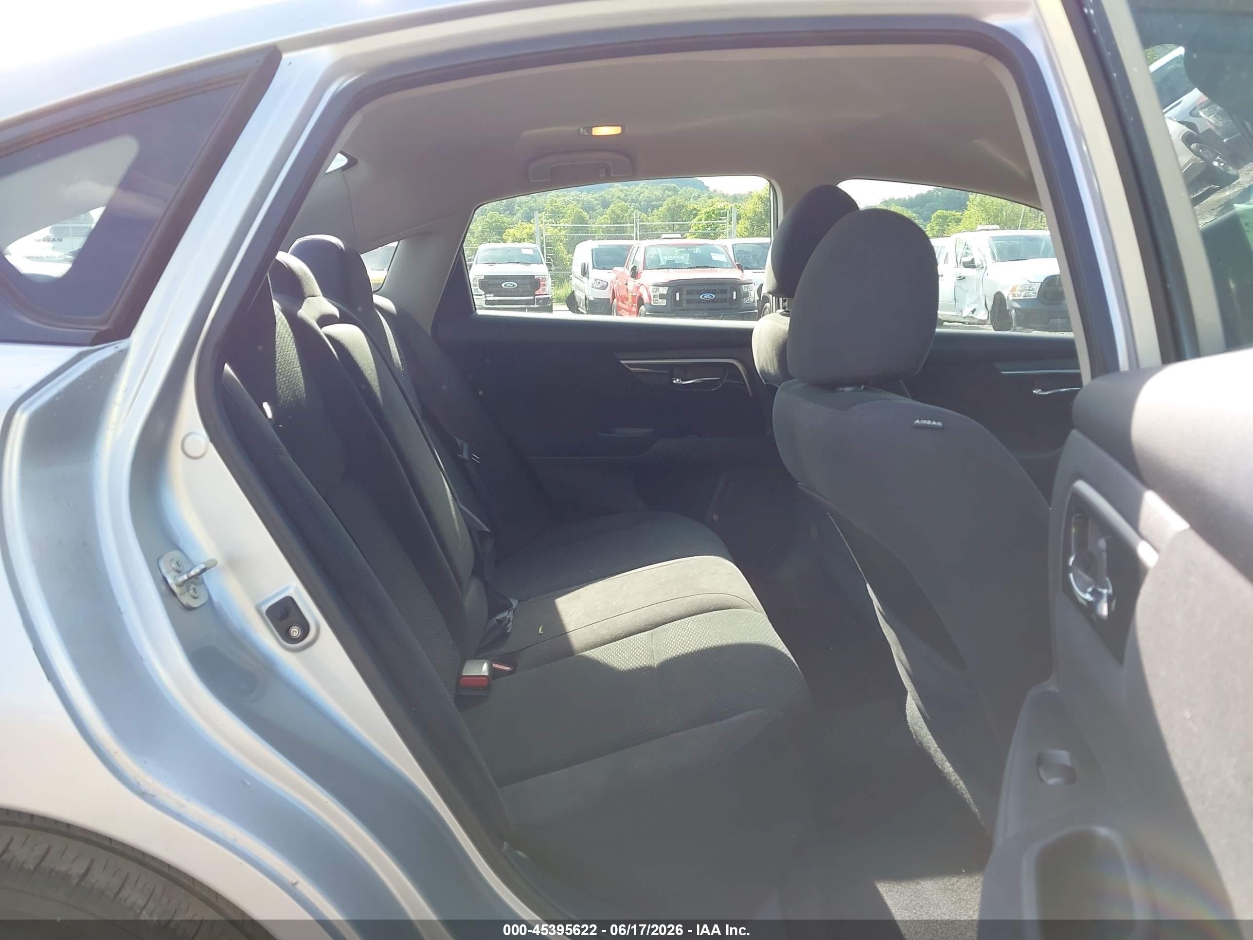 2014 Nissan Altima 2.5 S Silver vin: 1N4AL3AP6EN223121
