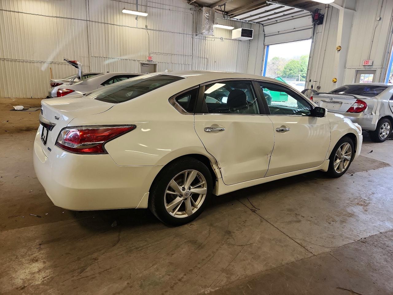 2014 Nissan Altima 2.5 Sv White vin: 1N4AL3AP6EN243403