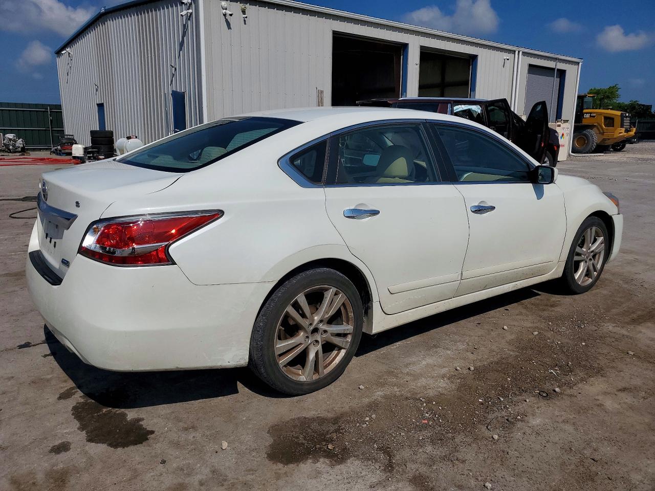 2014 Nissan Altima 2.5 S White vin: 1N4AL3AP6EN245944