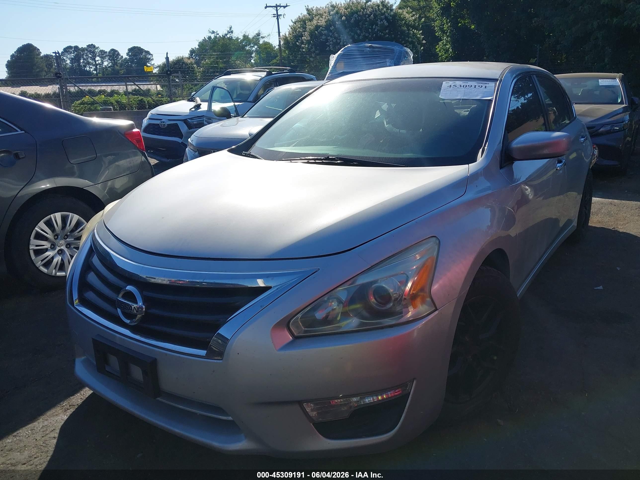 2014 Nissan Altima 2.5 S Silver vin: 1N4AL3AP6EN333120