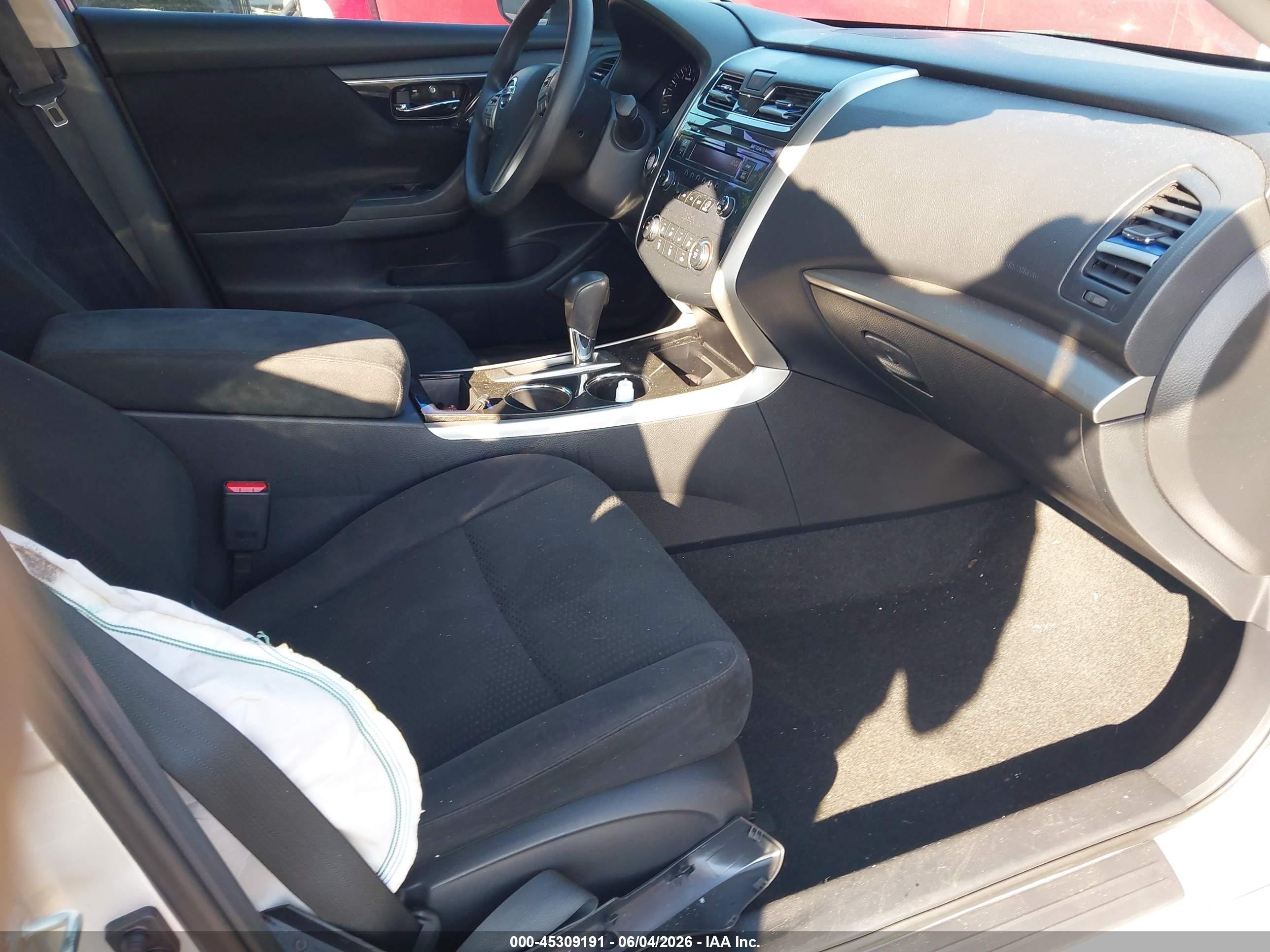 2014 Nissan Altima 2.5 S Silver vin: 1N4AL3AP6EN333120
