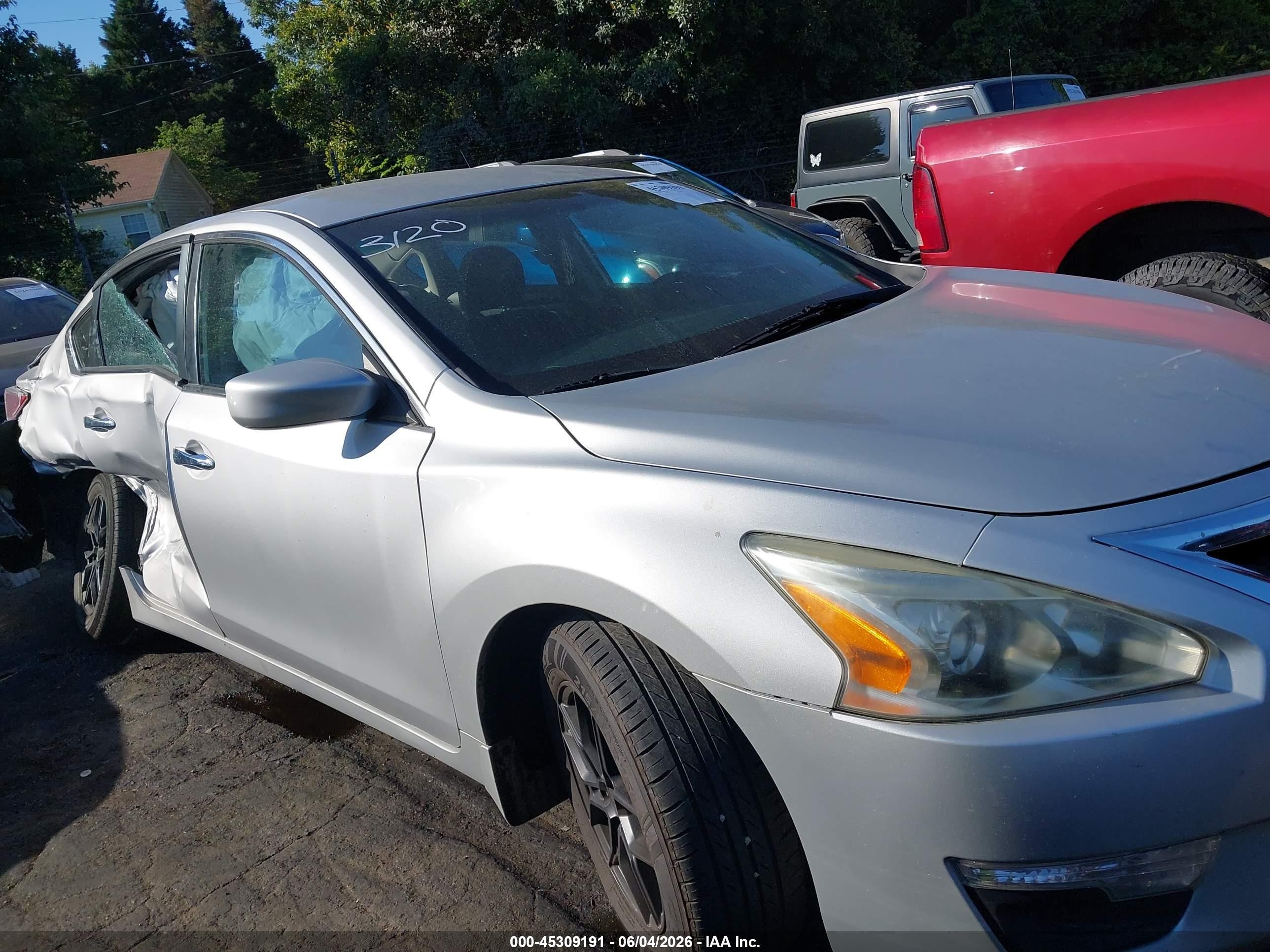 2014 Nissan Altima 2.5 S Silver vin: 1N4AL3AP6EN333120