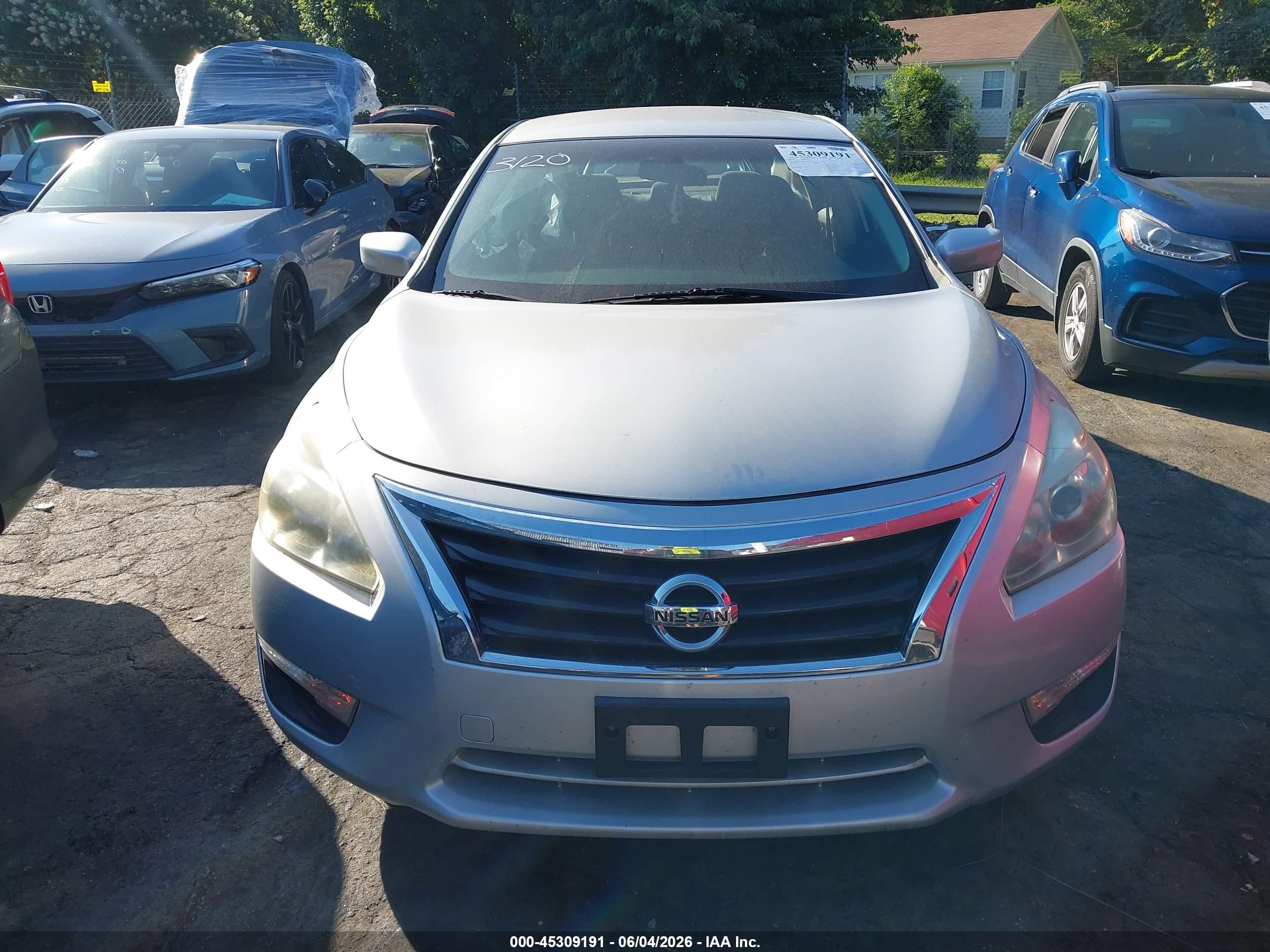 2014 Nissan Altima 2.5 S Silver vin: 1N4AL3AP6EN333120