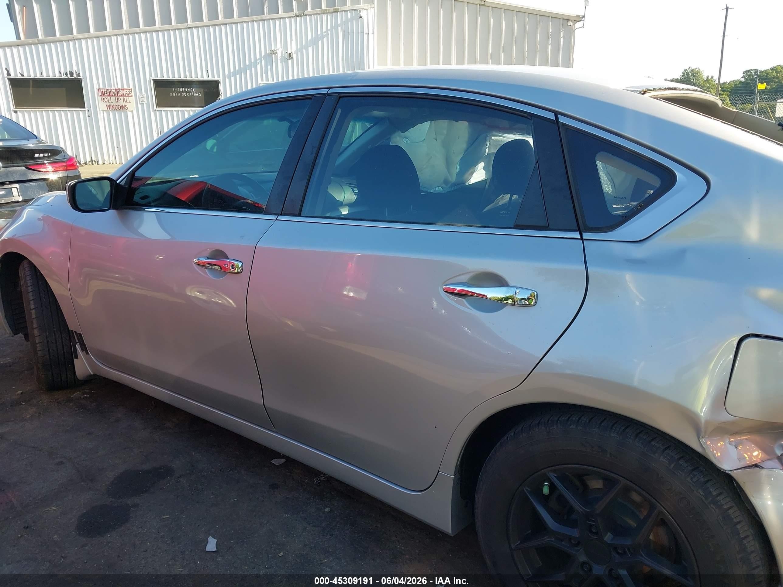 2014 Nissan Altima 2.5 S Silver vin: 1N4AL3AP6EN333120