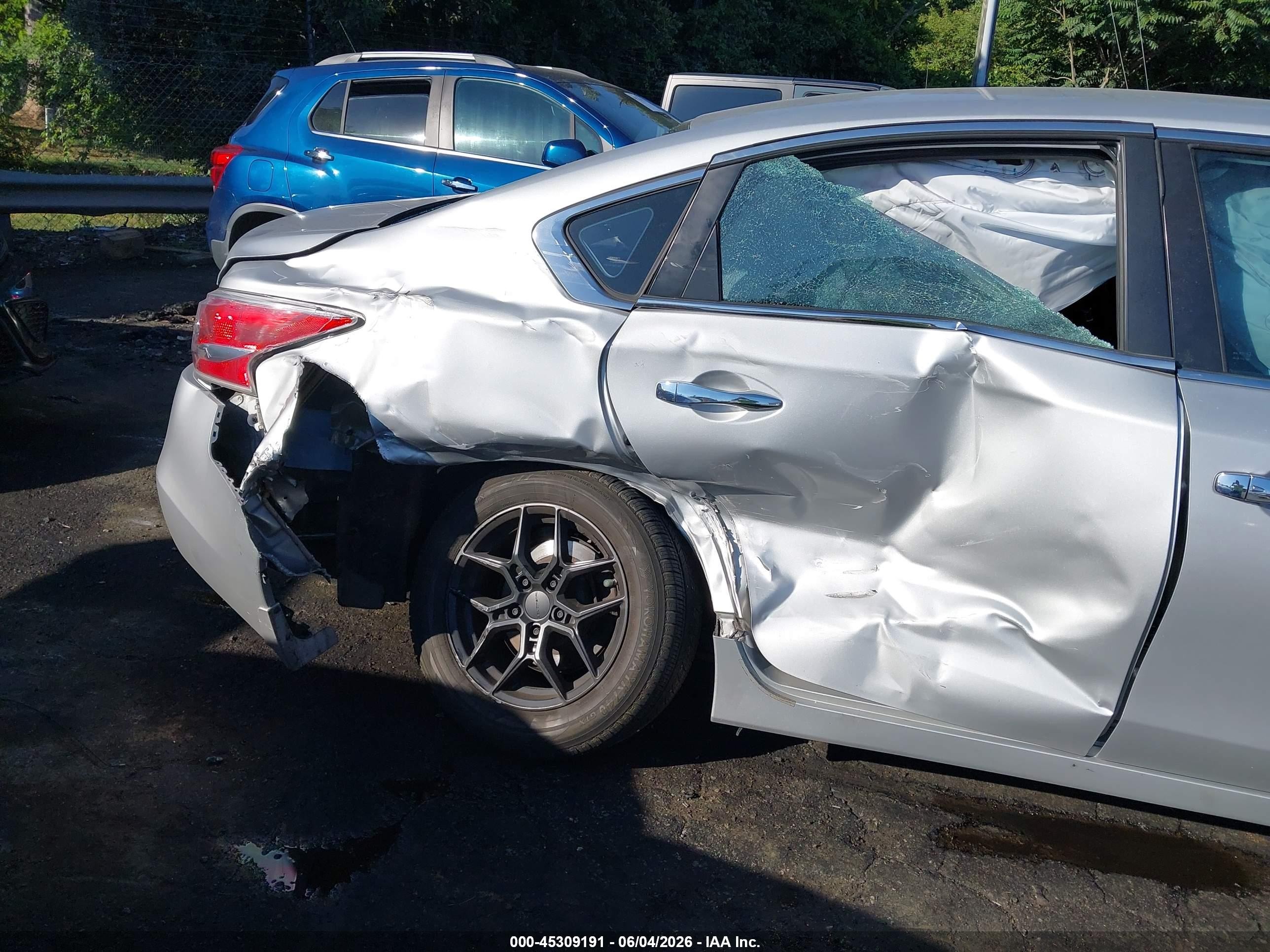 2014 Nissan Altima 2.5 S Silver vin: 1N4AL3AP6EN333120