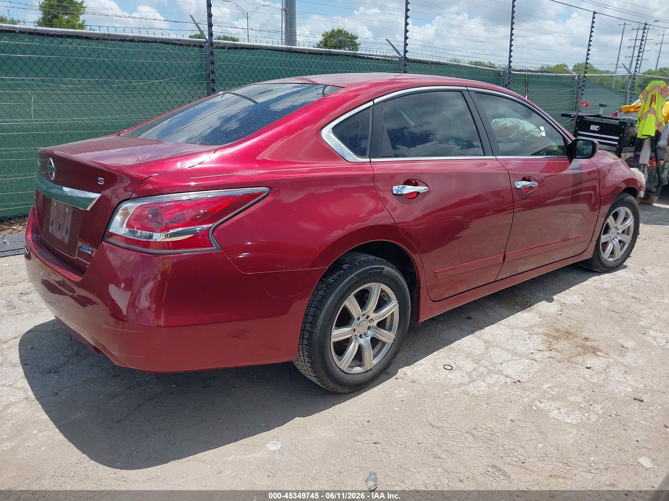 2014 Nissan Altima 2.5 S Red vin: 1N4AL3AP6EN341251