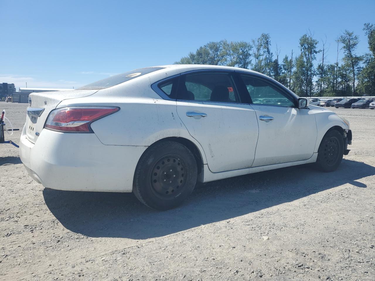 2014 Nissan Altima 2.5 S White vin: 1N4AL3AP6EN345851 Damage: Right Front Tire, Worn, Replacement Required