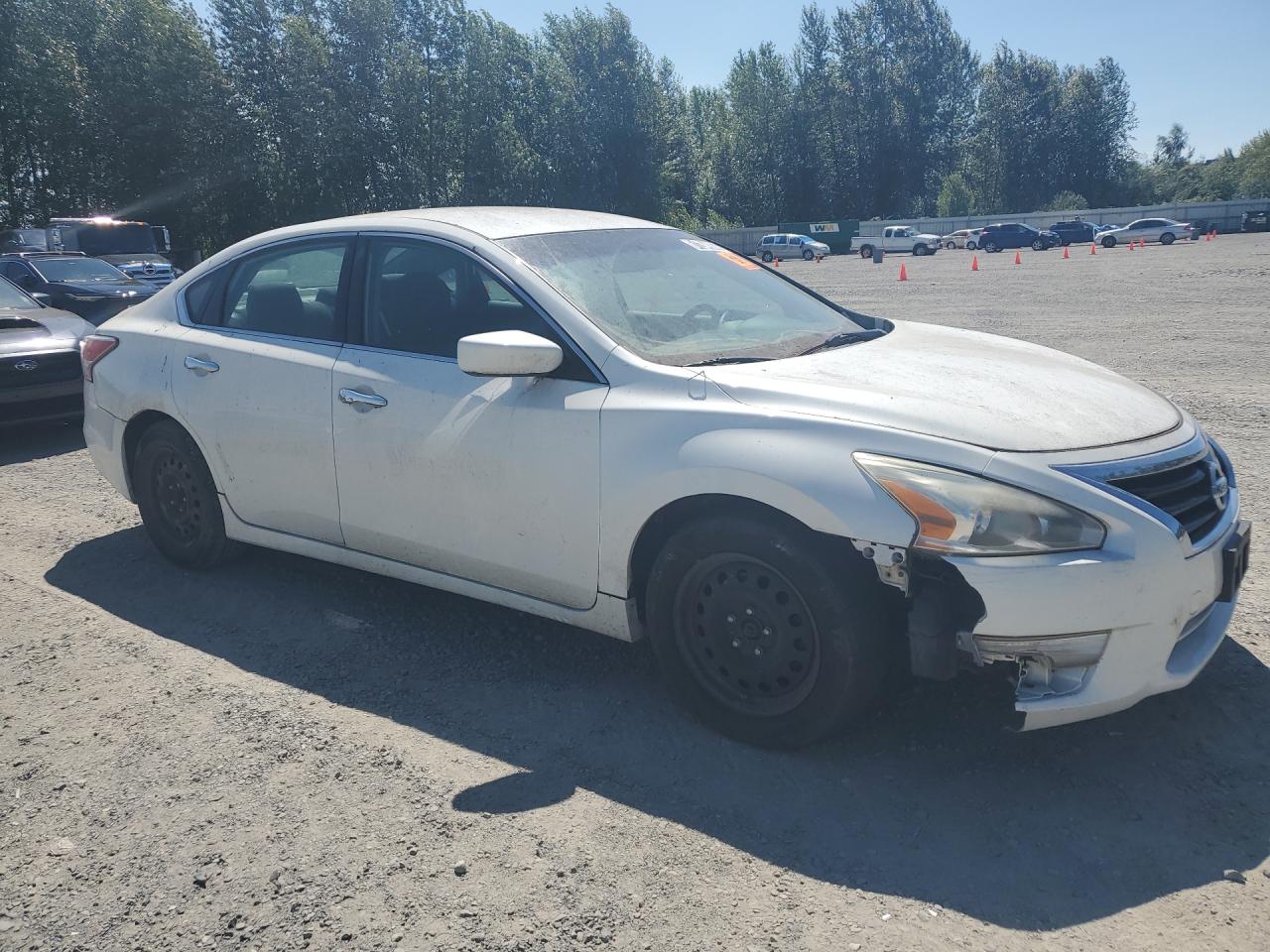2014 Nissan Altima 2.5 S White vin: 1N4AL3AP6EN345851 Damage: Right Head Lamp, Heavy Scratch, Replacement Required
