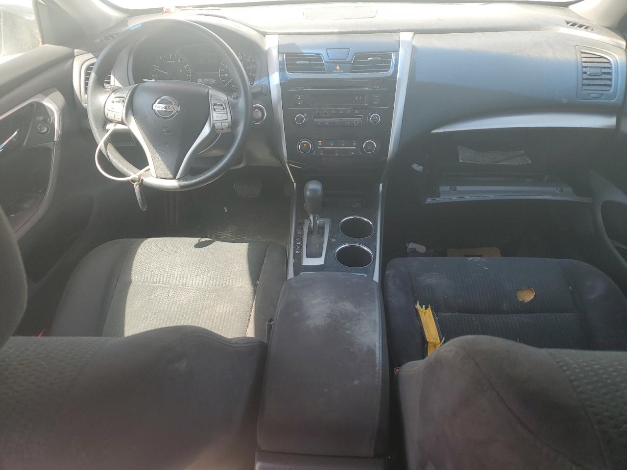 2014 Nissan Altima 2.5 S White vin: 1N4AL3AP6EN345851 Damage: Right Front Seat, Torn, > 12 Inches