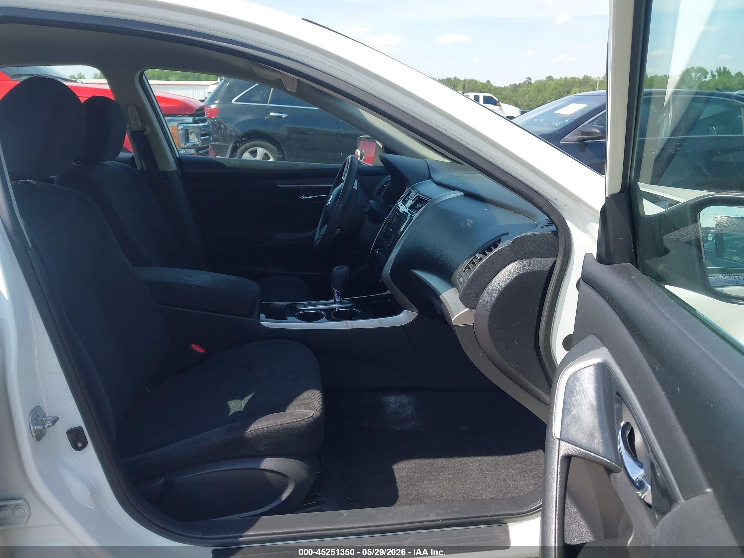 2014 Nissan Altima 2.5 S White vin: 1N4AL3AP6EN350077