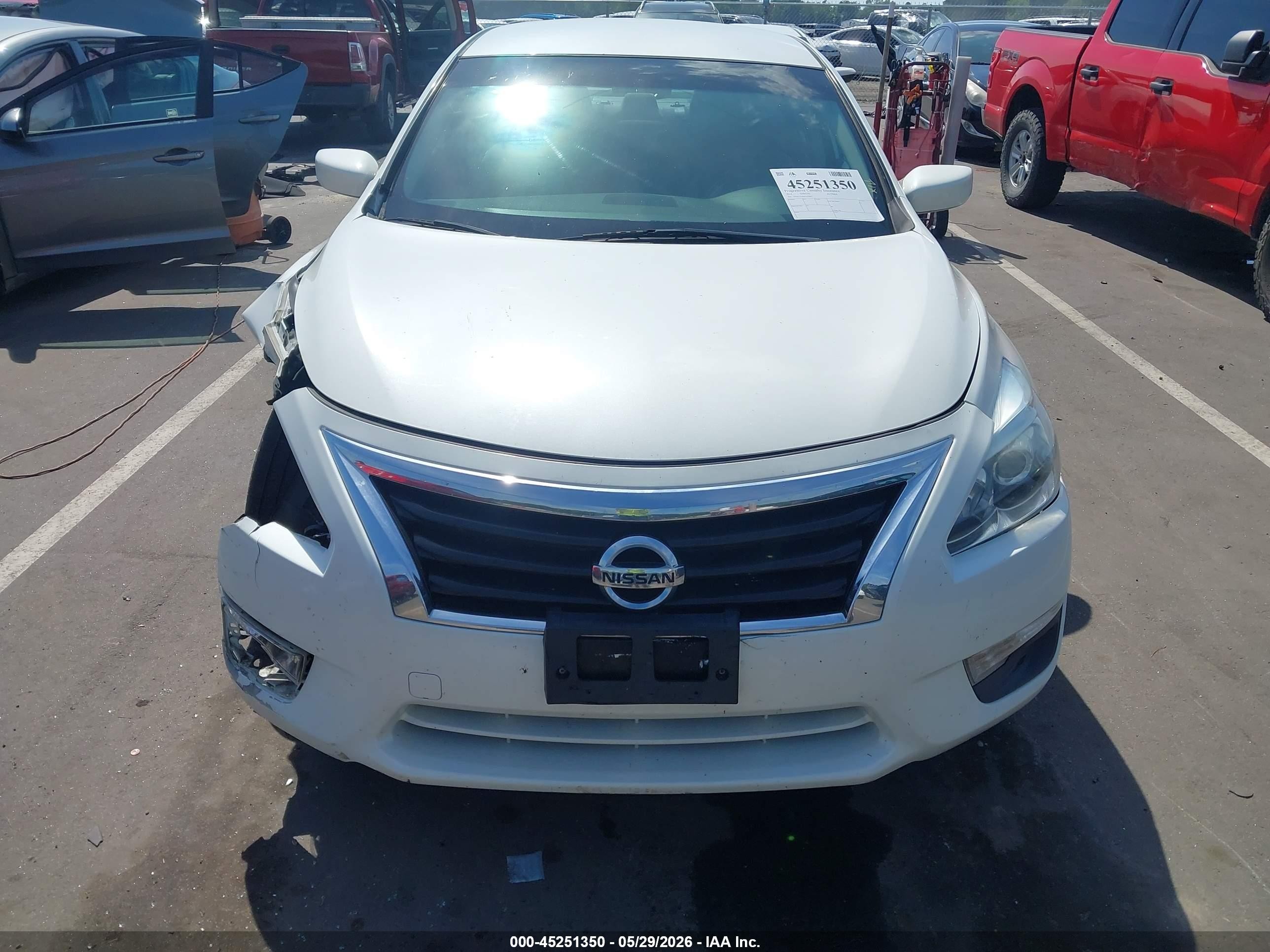 2014 Nissan Altima 2.5 S White vin: 1N4AL3AP6EN350077