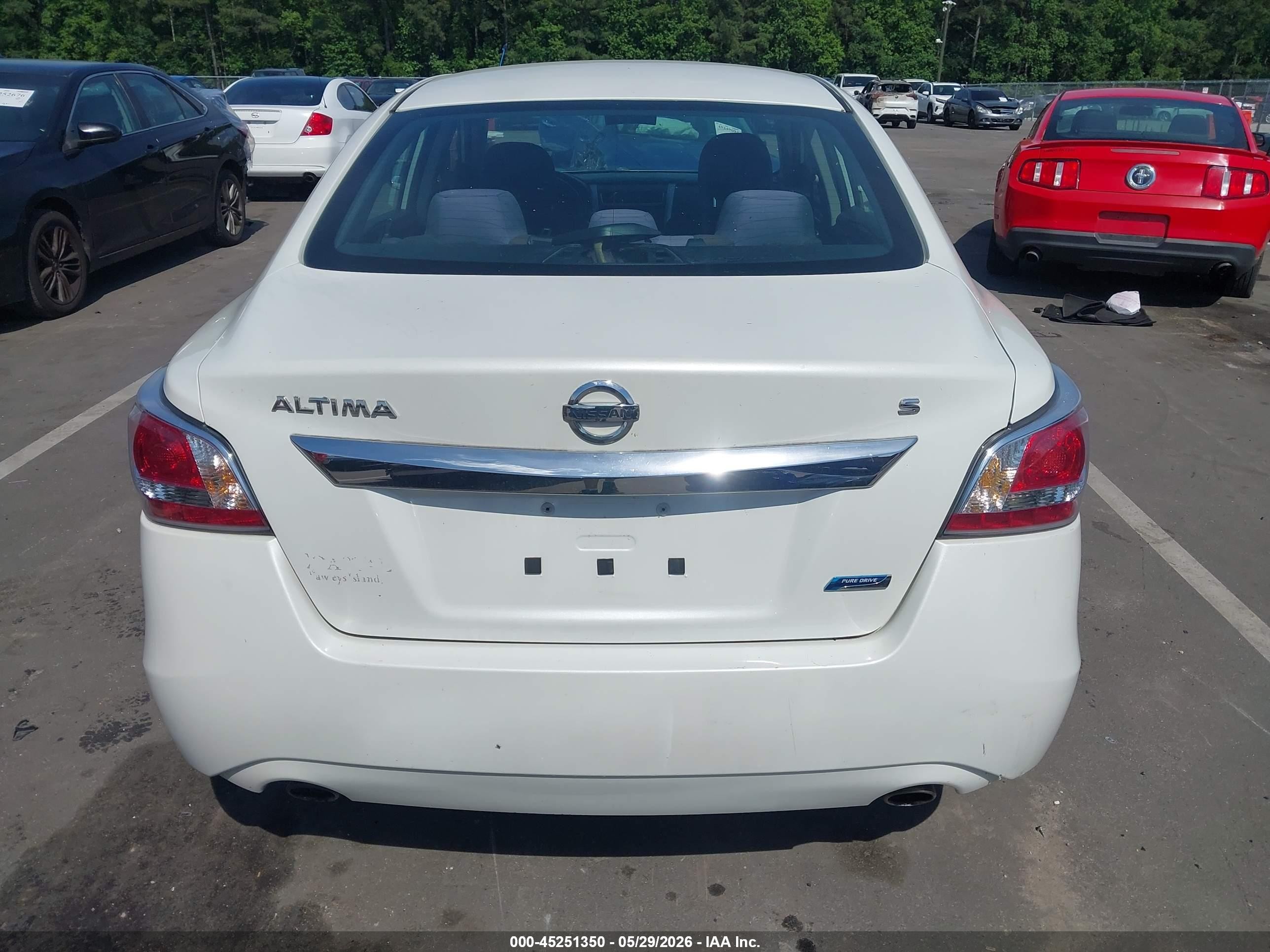2014 Nissan Altima 2.5 S White vin: 1N4AL3AP6EN350077