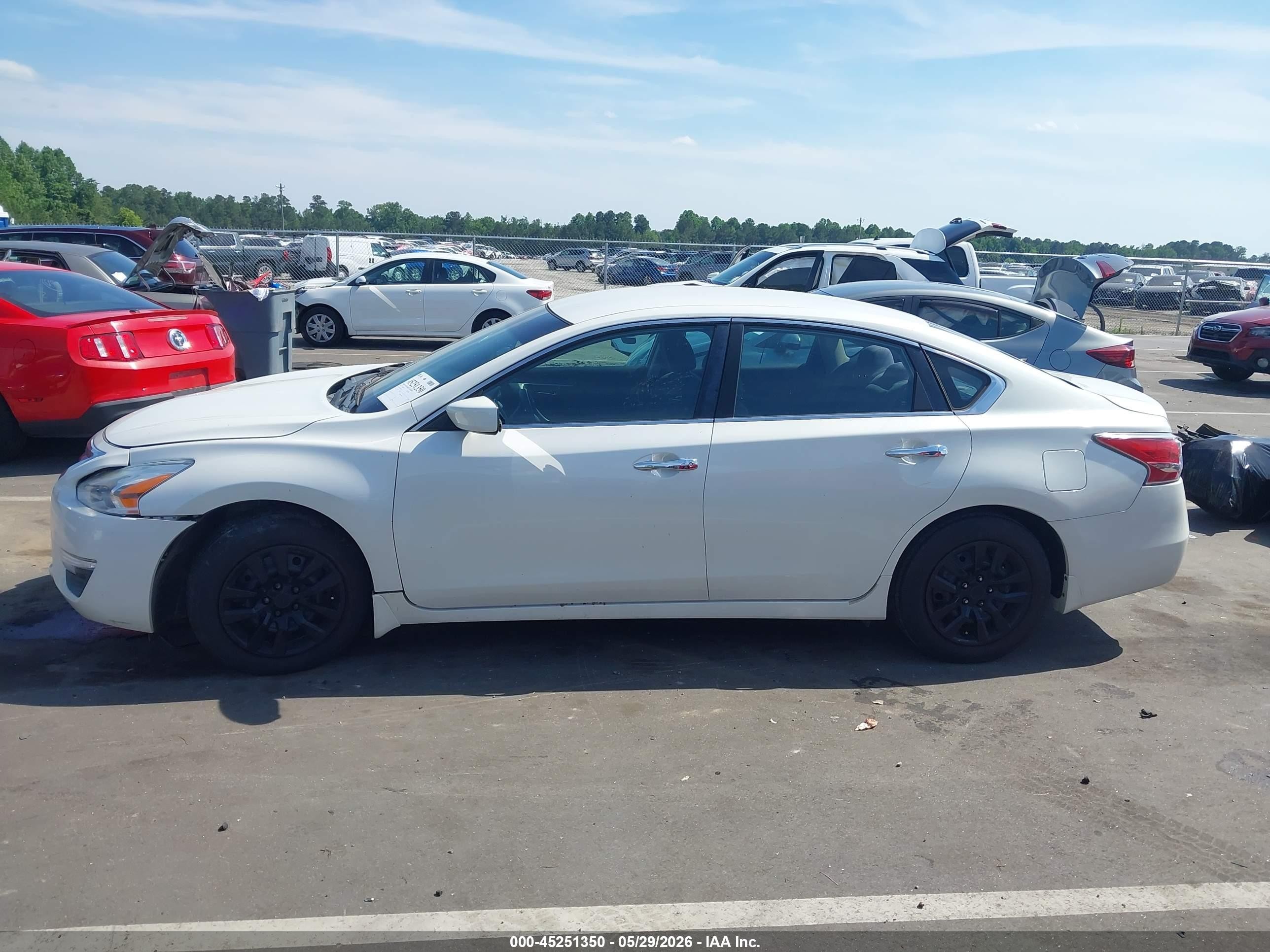 2014 Nissan Altima 2.5 S White vin: 1N4AL3AP6EN350077