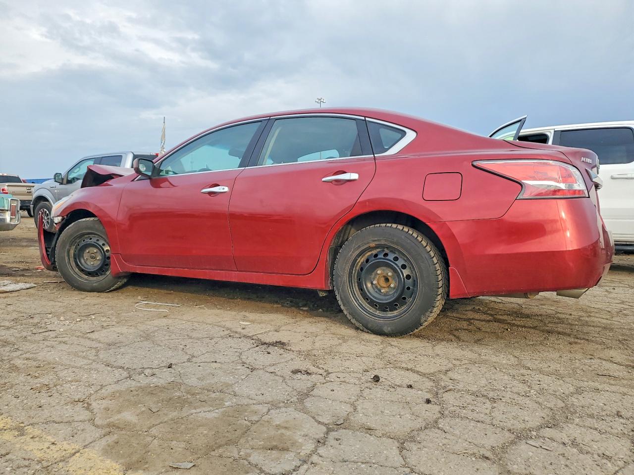 2014 Nissan Altima 2.5 Red vin: 1N4AL3AP6EN352590