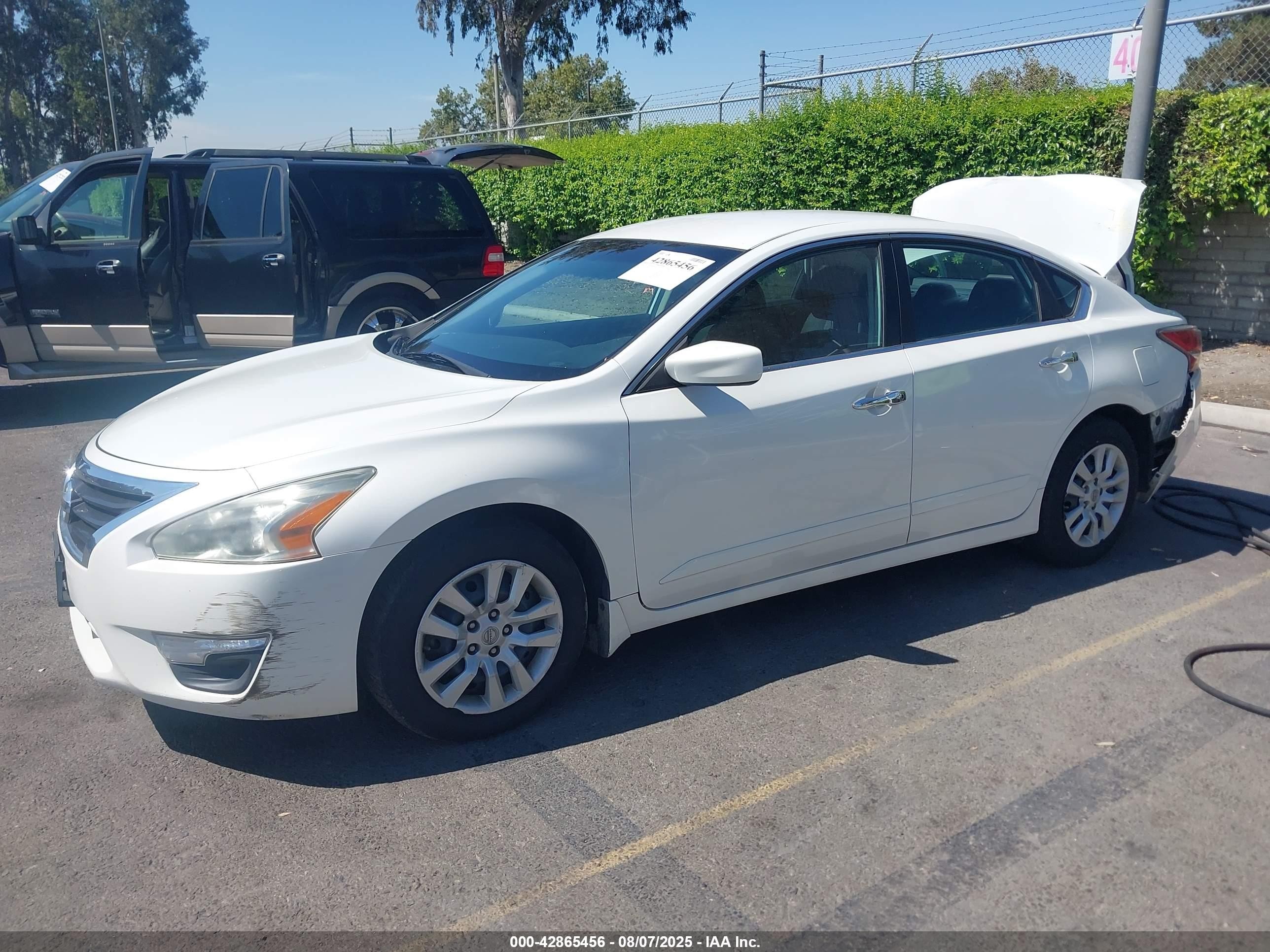 2014 Nissan Altima 2.5 S White vin: 1N4AL3AP6EN357613