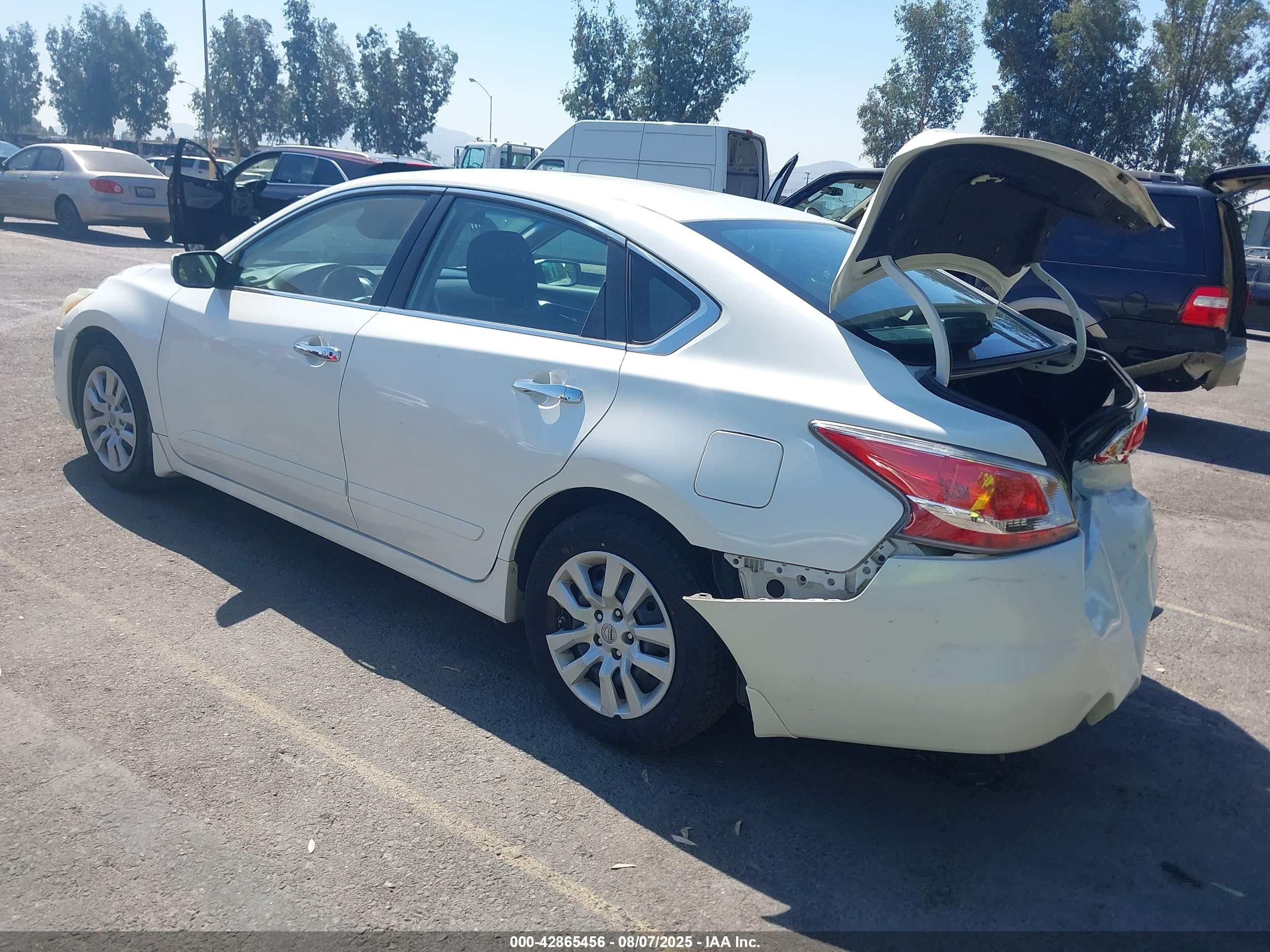 2014 Nissan Altima 2.5 S White vin: 1N4AL3AP6EN357613