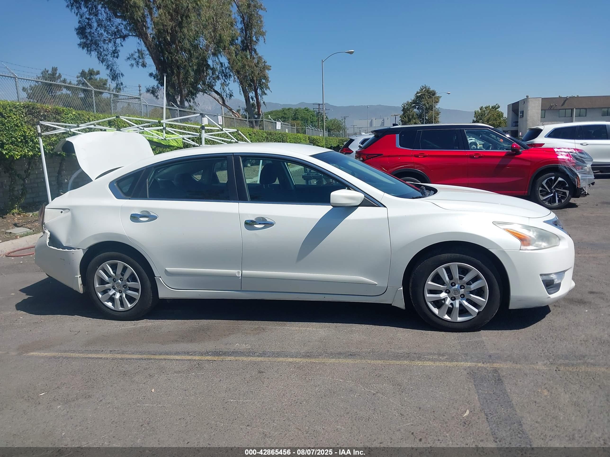 2014 Nissan Altima 2.5 S White vin: 1N4AL3AP6EN357613