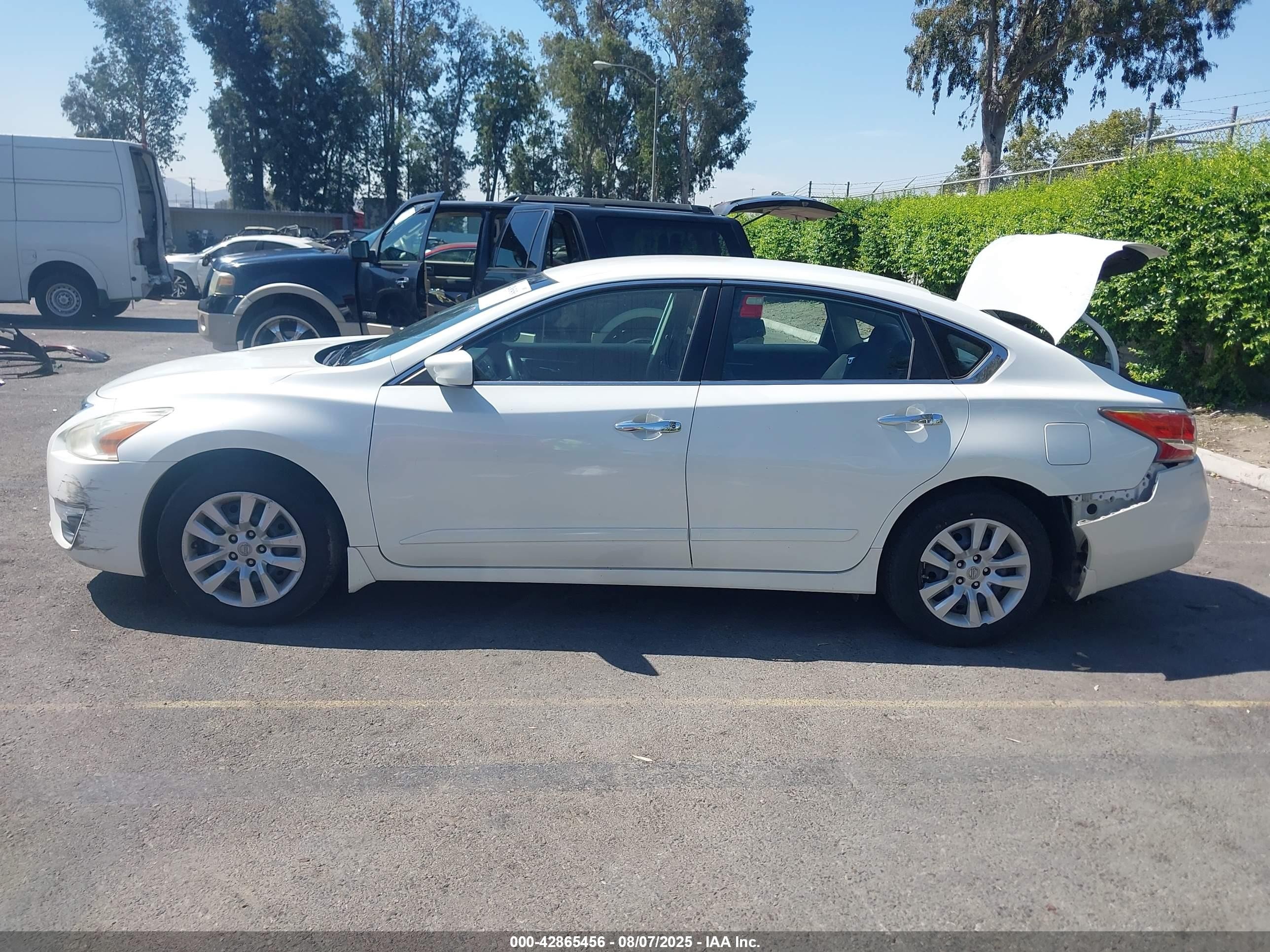 2014 Nissan Altima 2.5 S White vin: 1N4AL3AP6EN357613