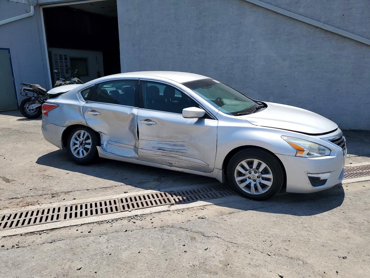 2014 Nissan Altima 2.5 S Silver vin: 1N4AL3AP6EN383225