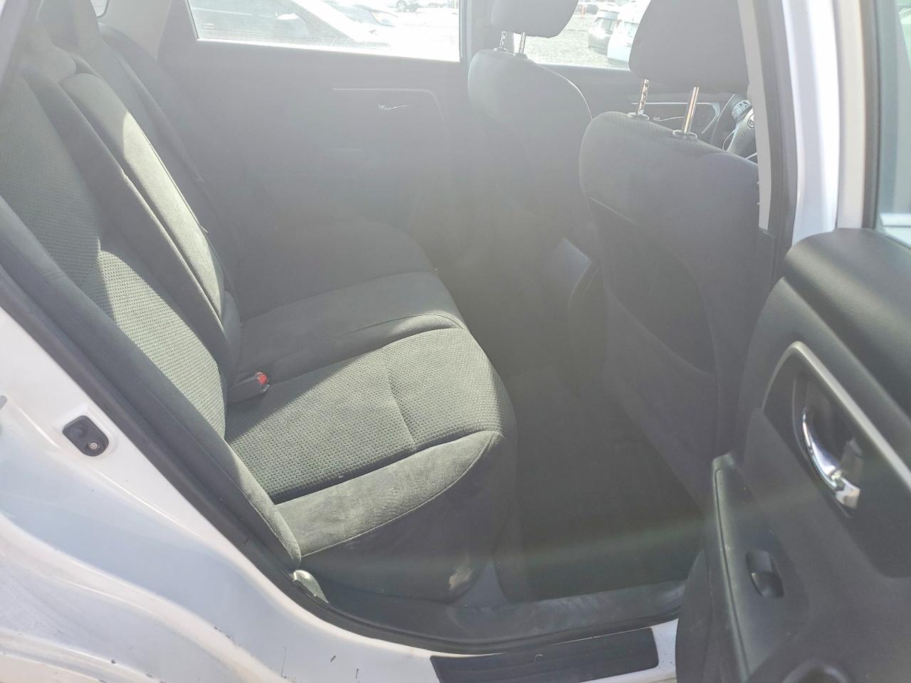 2015 Nissan Altima 2.5 S White vin: 1N4AL3AP6FC135005