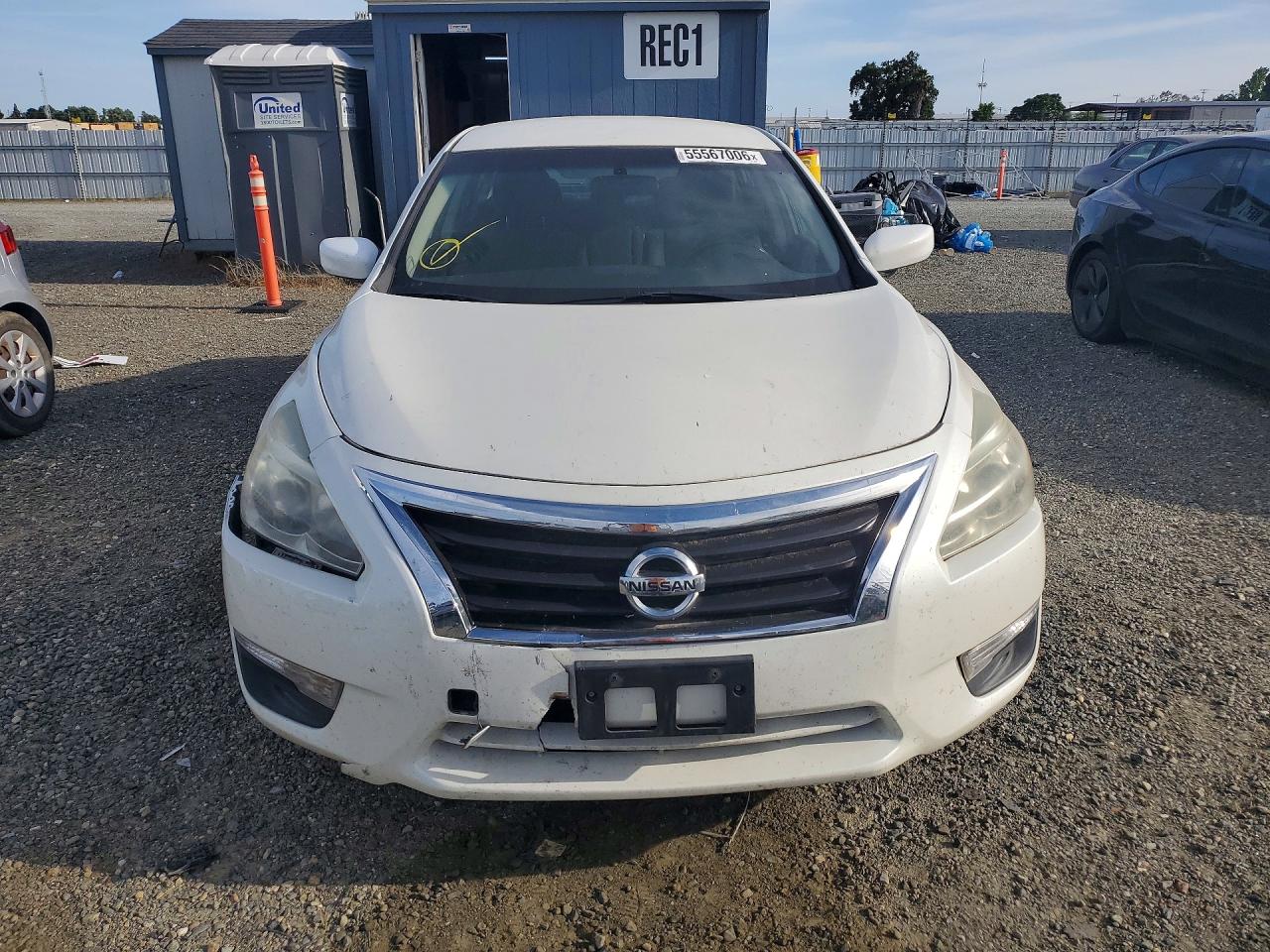 2015 Nissan Altima 2.5 S White vin: 1N4AL3AP6FC135005