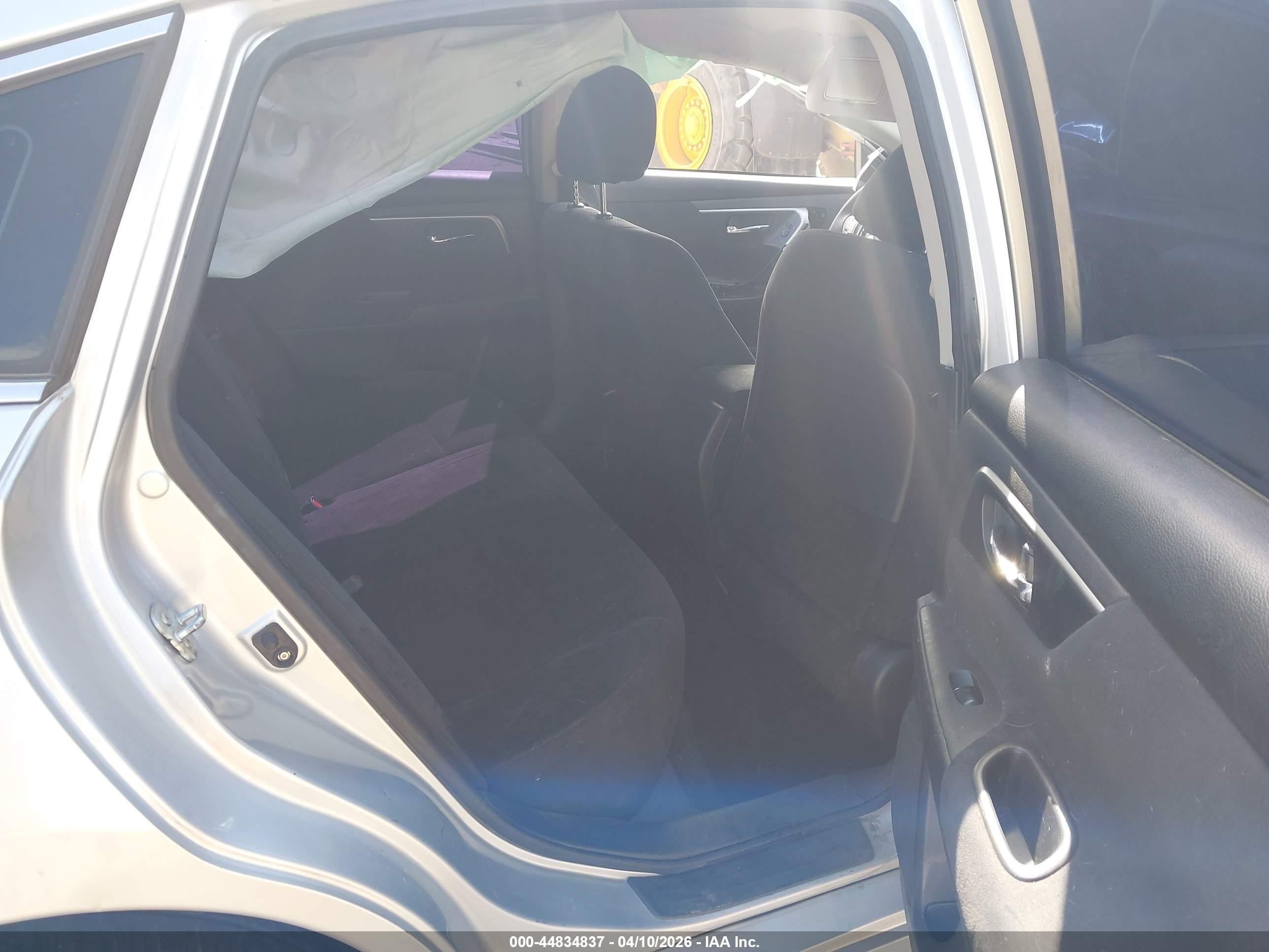 2015 Nissan Altima 2.5 S Серебряный vin: 1N4AL3AP6FC177061