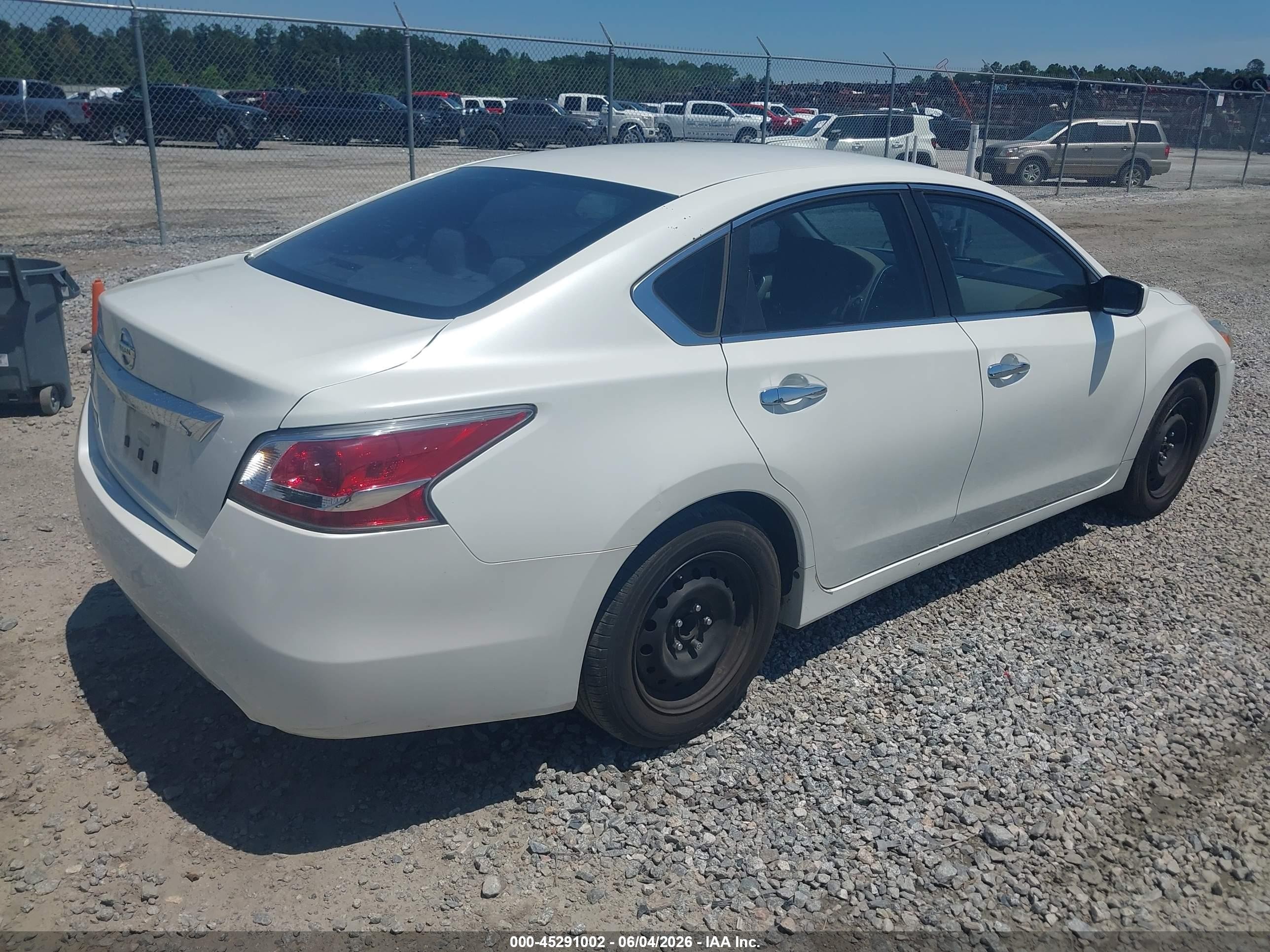 2015 Nissan Altima 2.5 White vin: 1N4AL3AP6FC180168