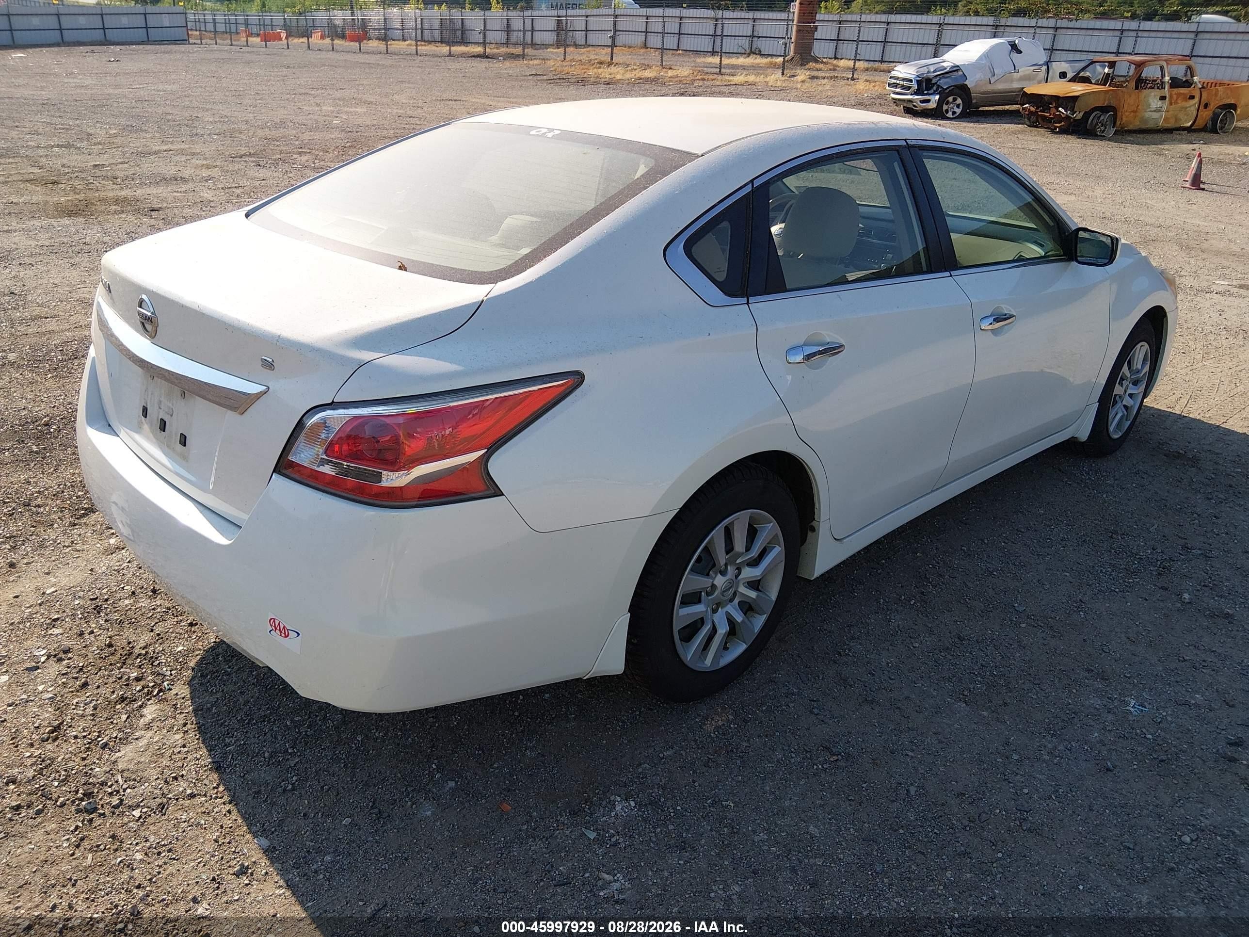 2015 Nissan Altima 2.5 S White vin: 1N4AL3AP6FC206879