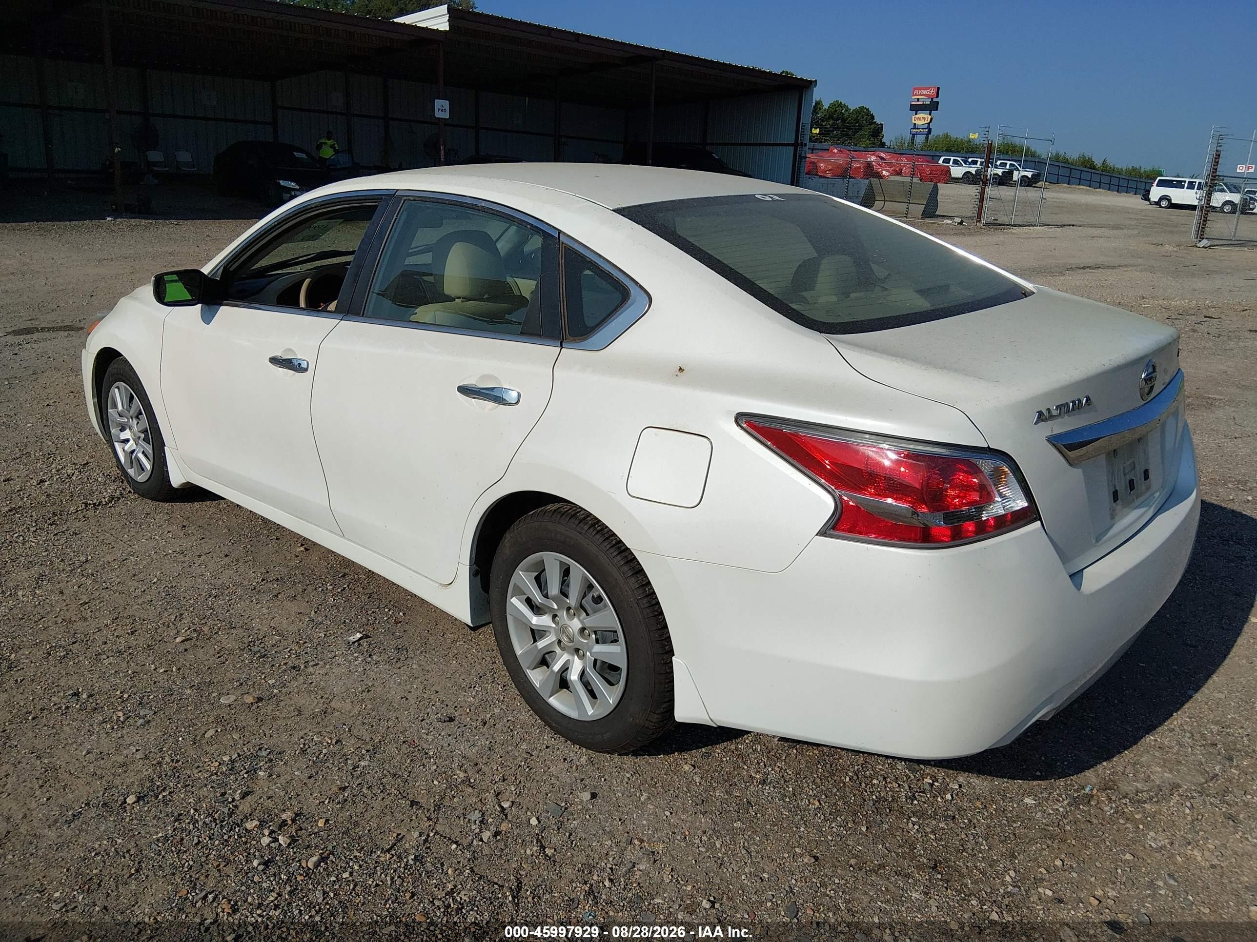 2015 Nissan Altima 2.5 S White vin: 1N4AL3AP6FC206879