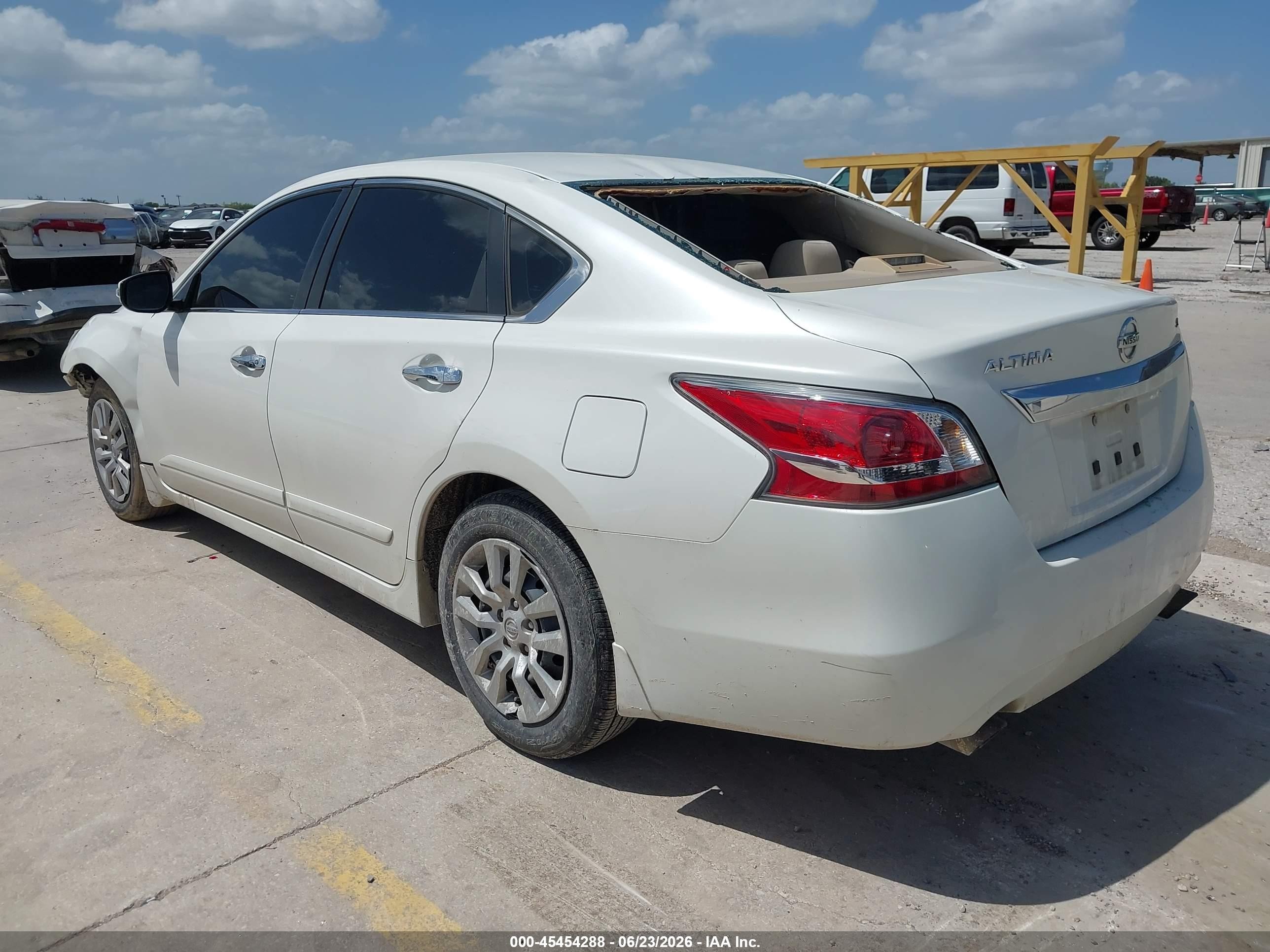 2015 Nissan Altima 2.5 S White vin: 1N4AL3AP6FC211905