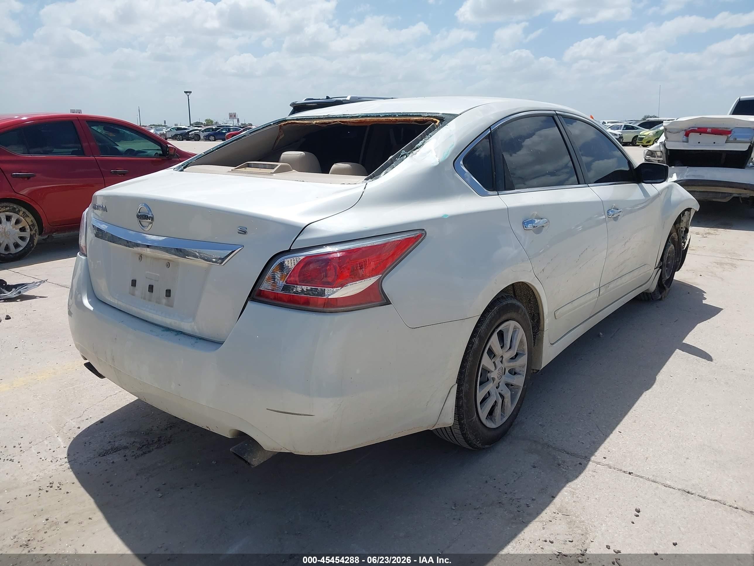 2015 Nissan Altima 2.5 S White vin: 1N4AL3AP6FC211905