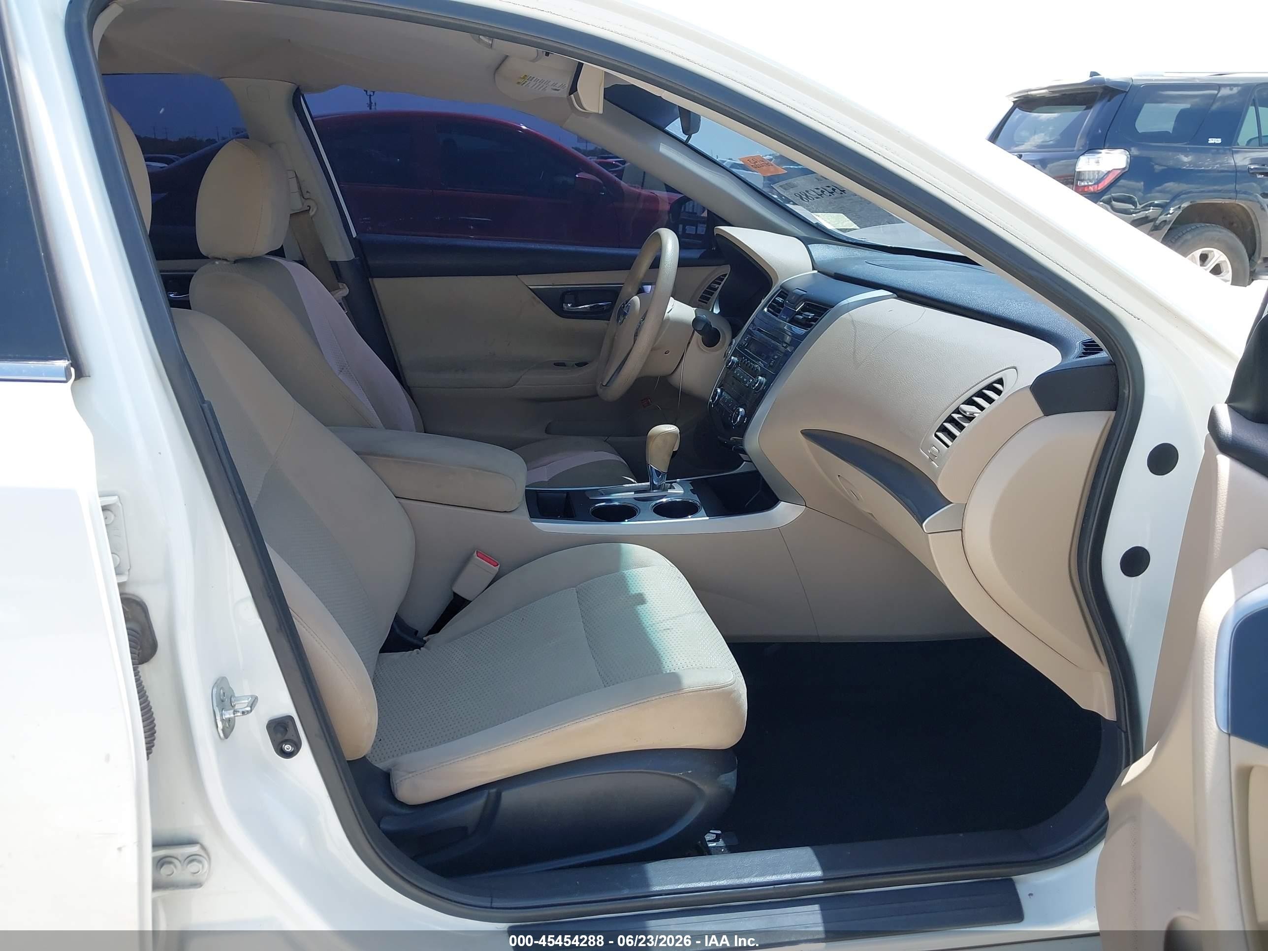 2015 Nissan Altima 2.5 S White vin: 1N4AL3AP6FC211905
