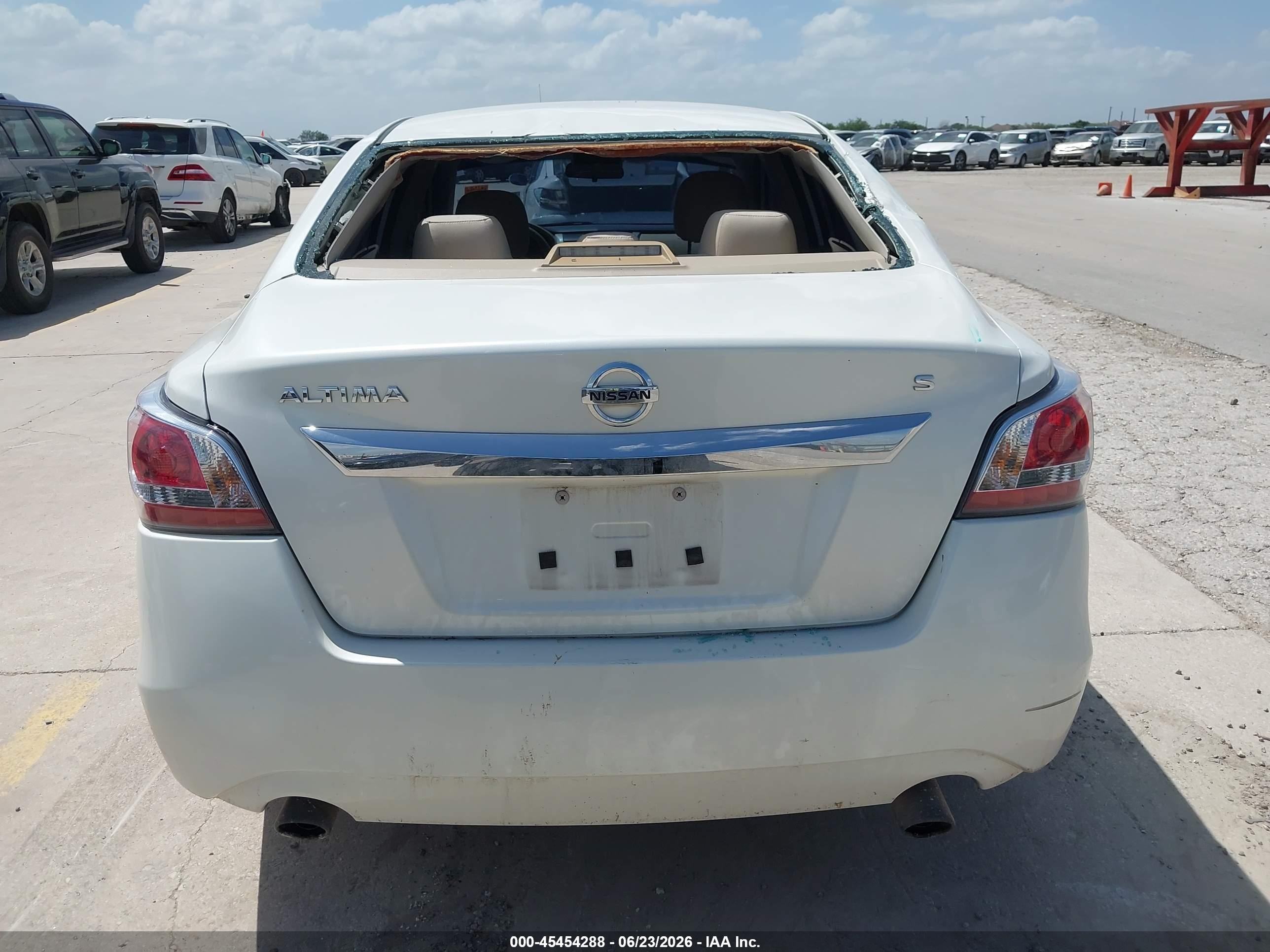 2015 Nissan Altima 2.5 S White vin: 1N4AL3AP6FC211905
