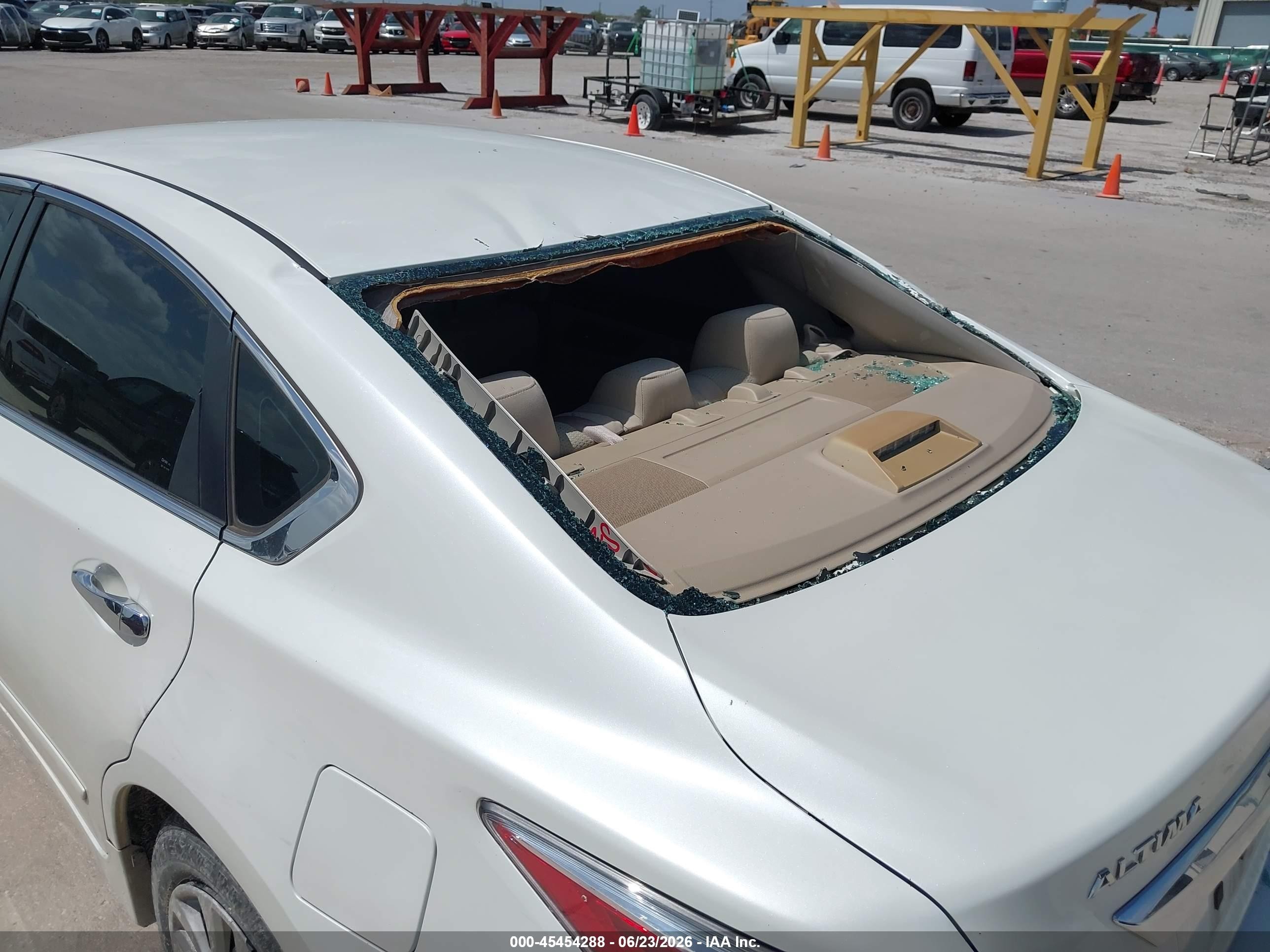 2015 Nissan Altima 2.5 S White vin: 1N4AL3AP6FC211905