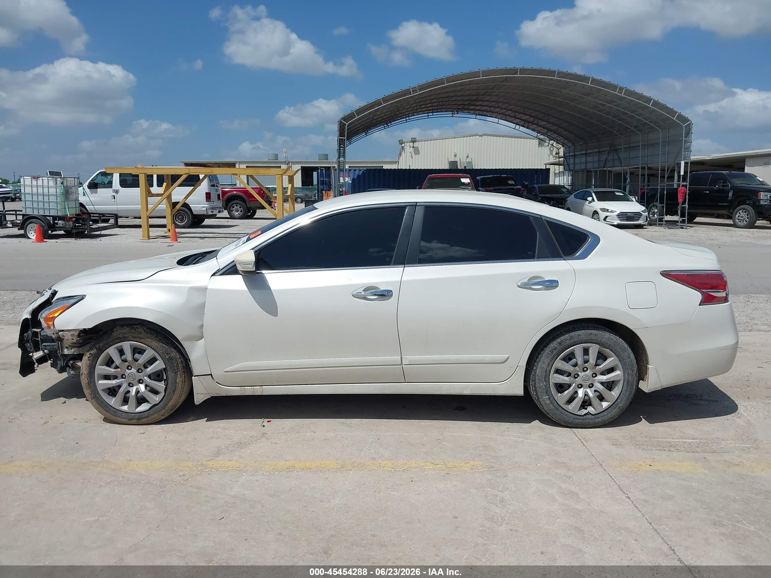 2015 Nissan Altima 2.5 S White vin: 1N4AL3AP6FC211905