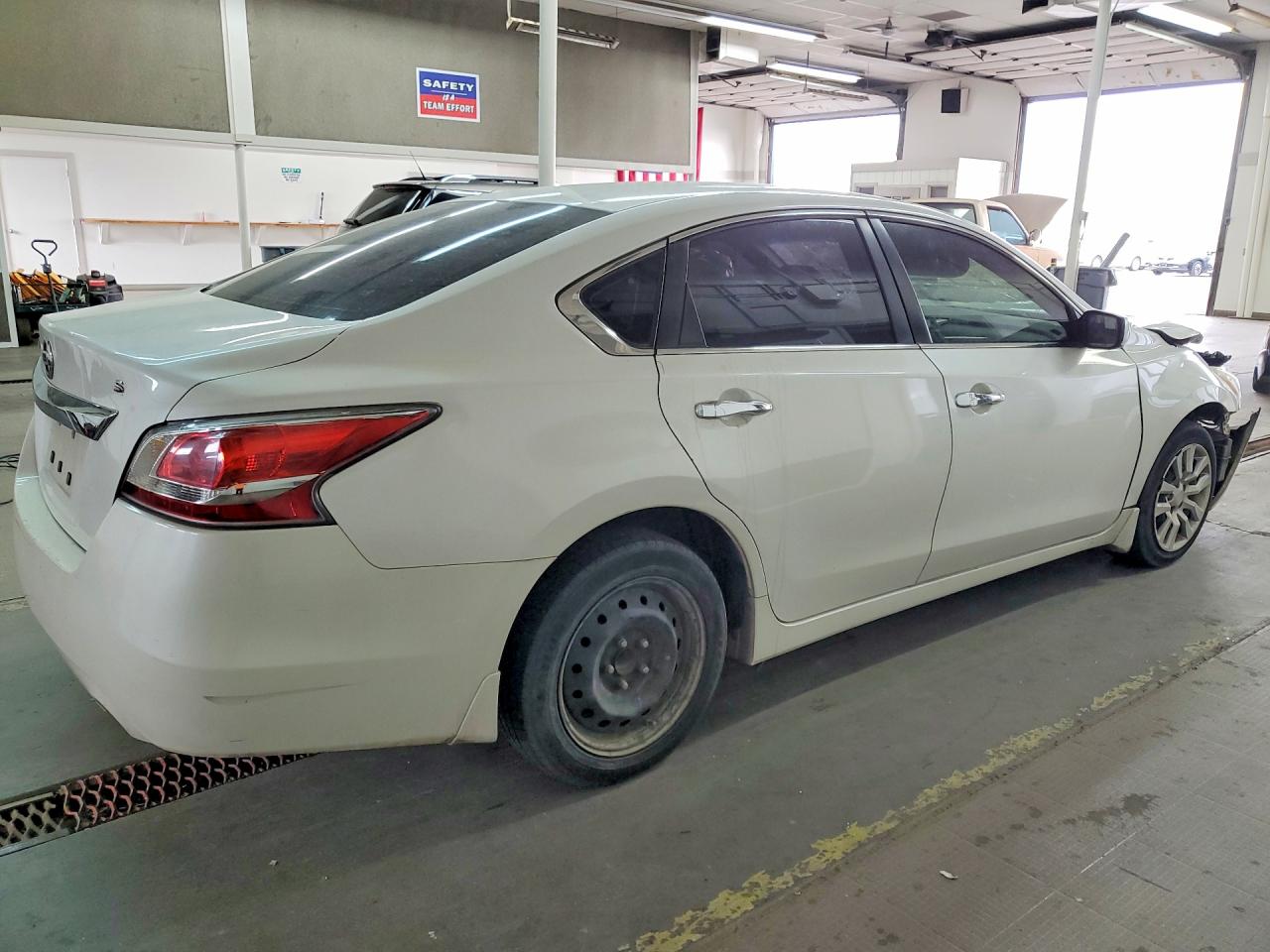 2015 Nissan Altima 2.5 S Белый vin: 1N4AL3AP6FC234357