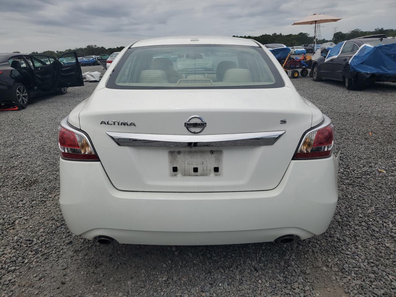 2015 Nissan Altima 2.5 S White vin: 1N4AL3AP6FC428158