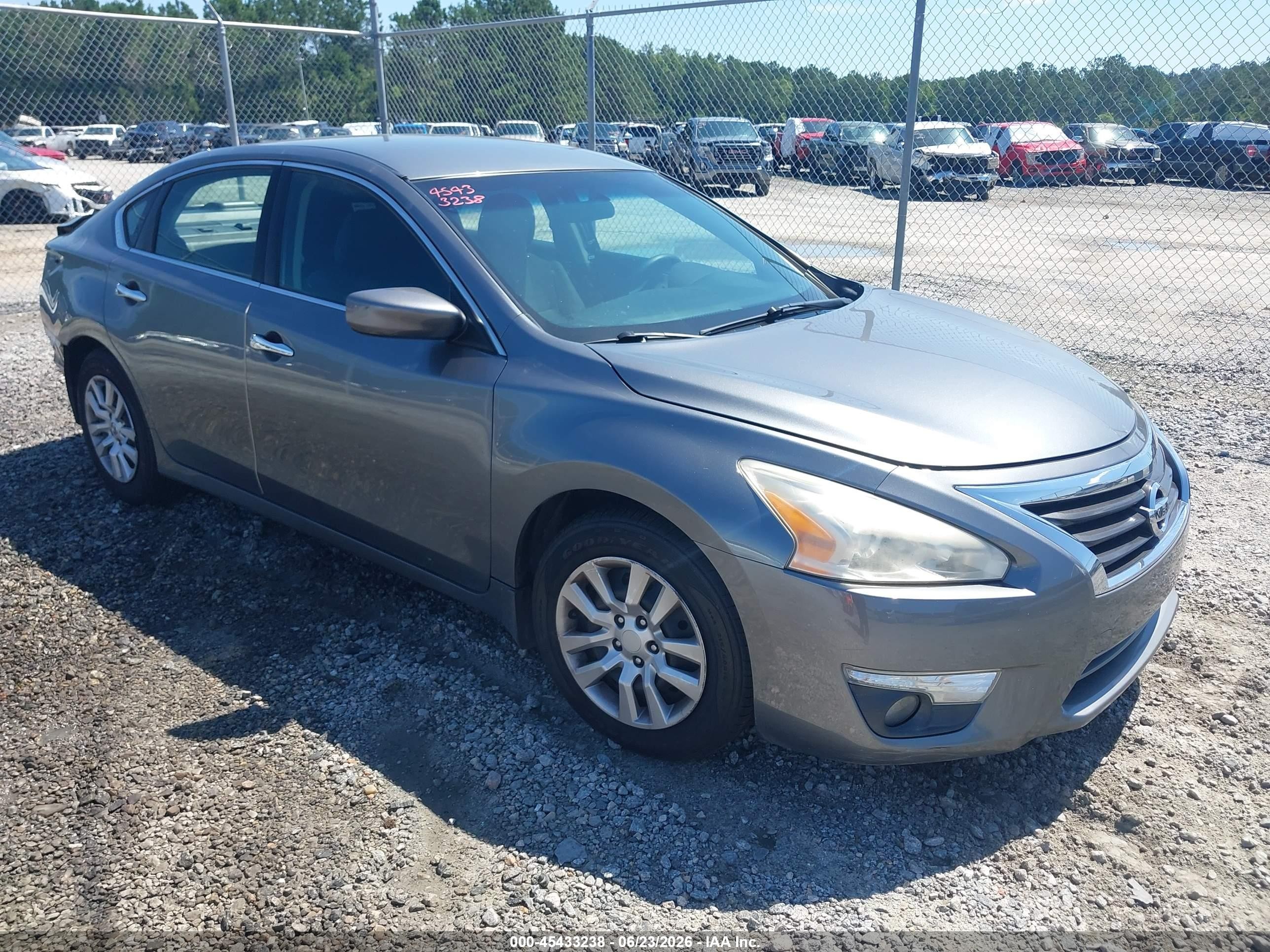 2015 Nissan Altima 2.5 S Серый vin: 1N4AL3AP6FC431402