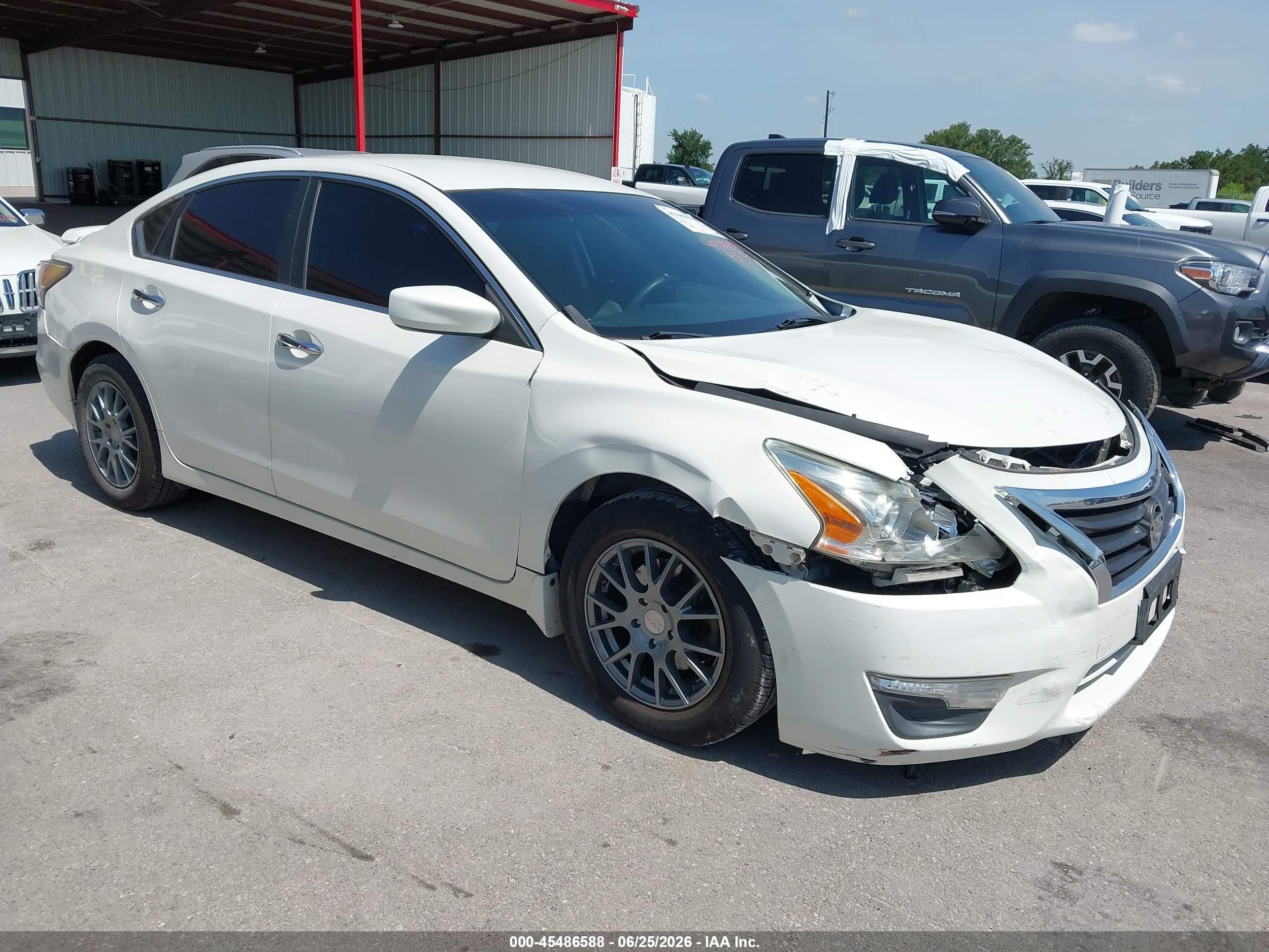 2015 Nissan Altima 2.5 S White vin: 1N4AL3AP6FC431559