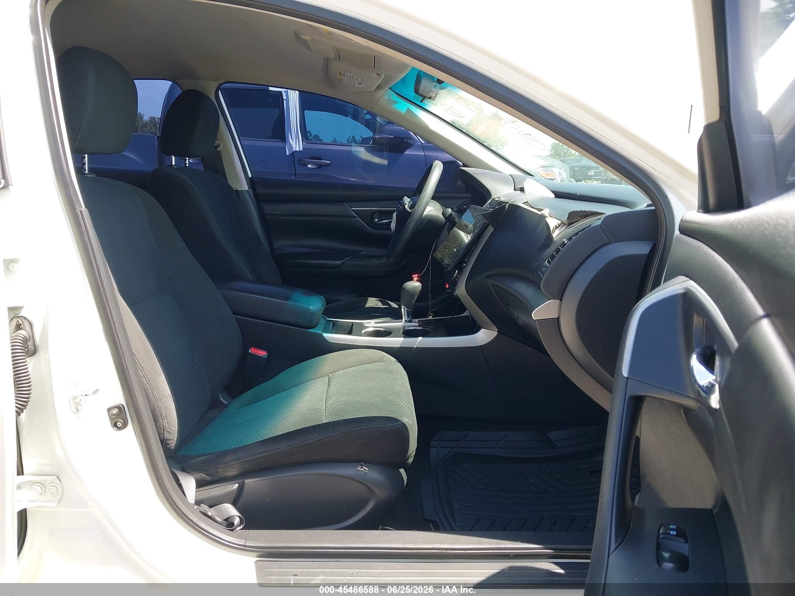 2015 Nissan Altima 2.5 S White vin: 1N4AL3AP6FC431559