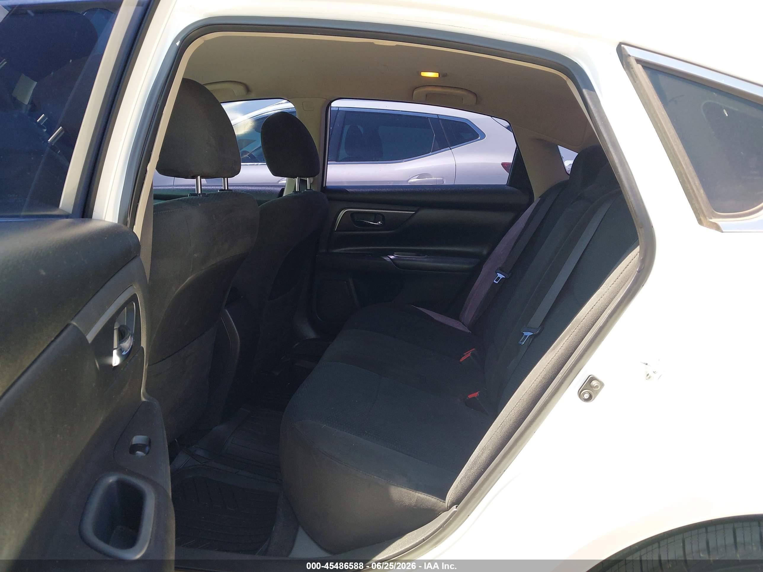 2015 Nissan Altima 2.5 S White vin: 1N4AL3AP6FC431559