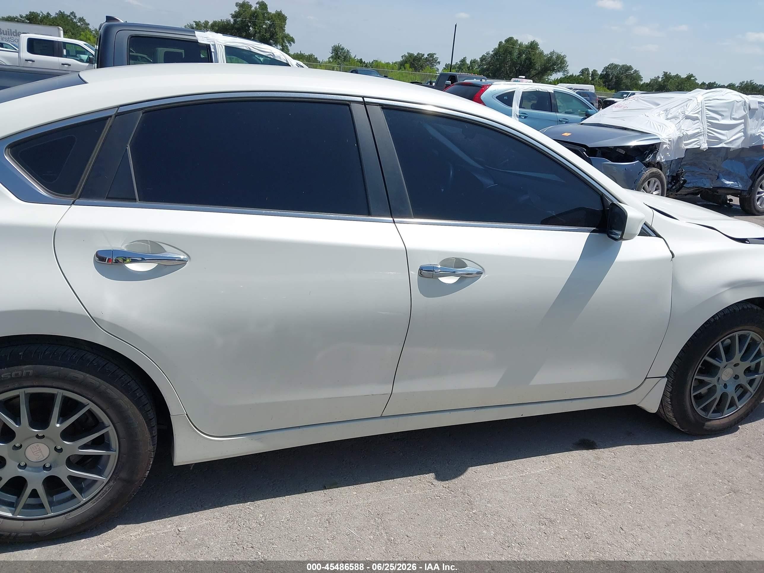 2015 Nissan Altima 2.5 S White vin: 1N4AL3AP6FC431559